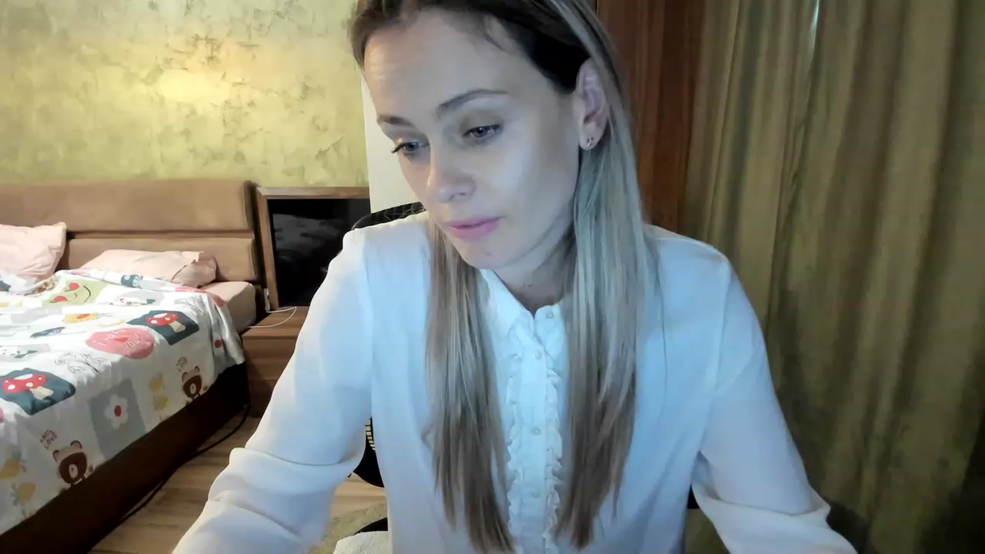 Gallery image thumbnail from DebraPaige's myfreecams stream on, 04/06/2023, 12:42 image 5 of 20
