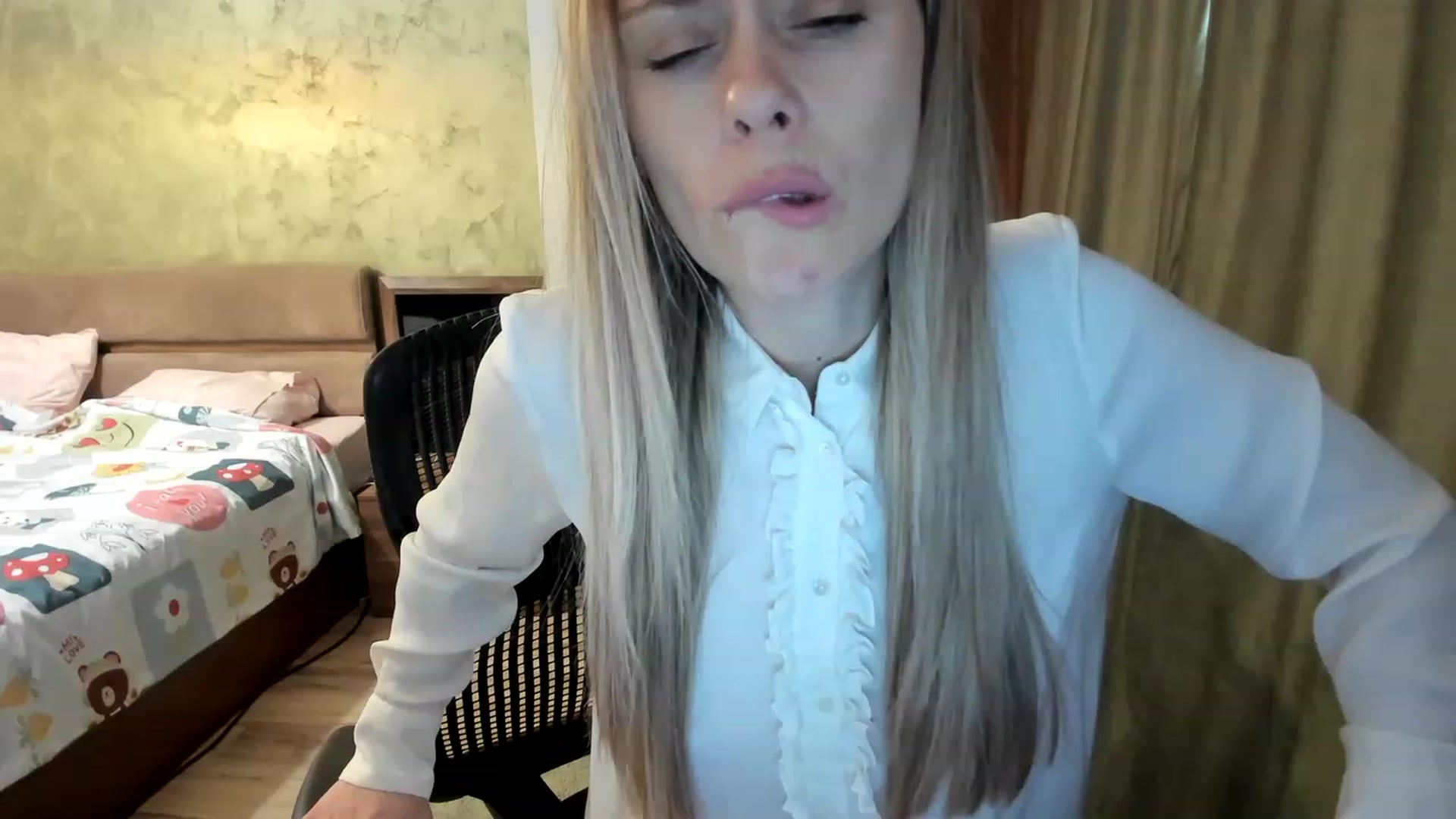 Gallery image thumbnail from DebraPaige's myfreecams stream on, 04/06/2023, 12:42 image 8 of 20