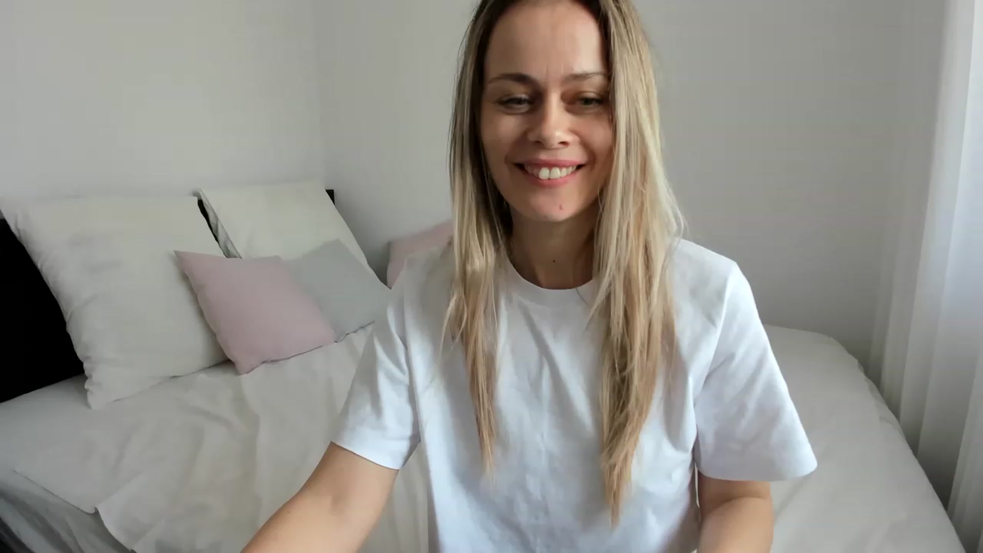 Gallery image thumbnail from DebraPaige's myfreecams stream on, 04/07/2023, 07:04 image 13 of 20