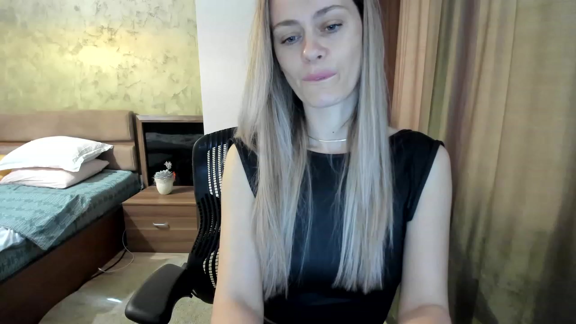 Gallery image thumbnail from DebraPaige's myfreecams stream on, 04/18/2023, 09:50 image 1 of 20