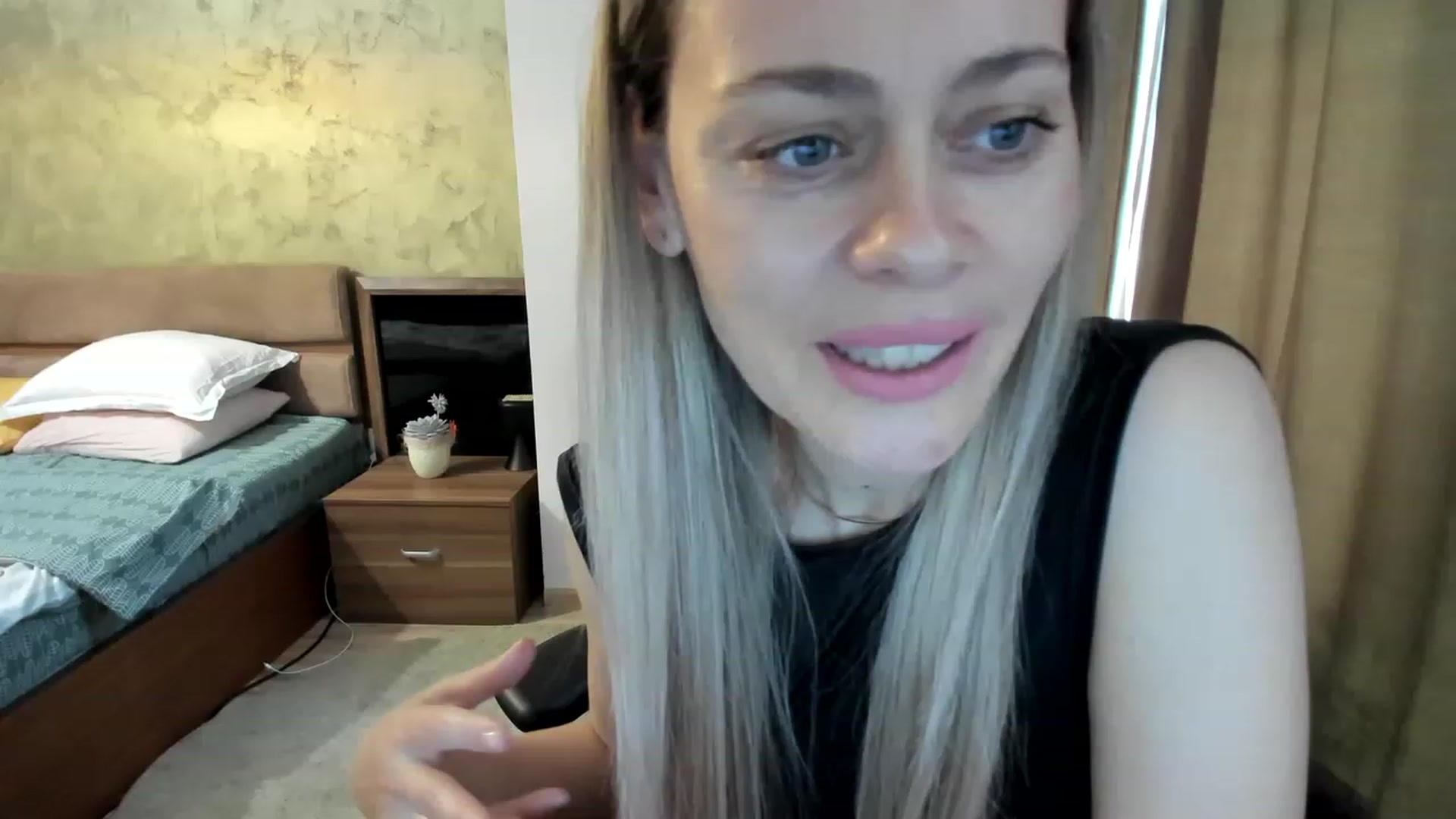 Gallery image thumbnail from DebraPaige's myfreecams stream on, 04/18/2023, 09:50 image 14 of 20