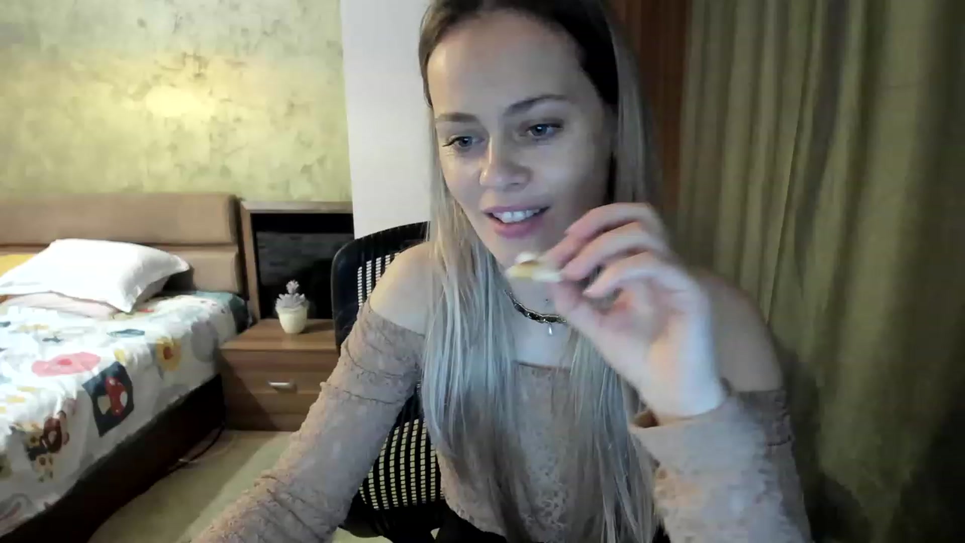 Gallery image thumbnail from DebraPaige's myfreecams stream on, 04/19/2023, 10:04 image 13 of 20
