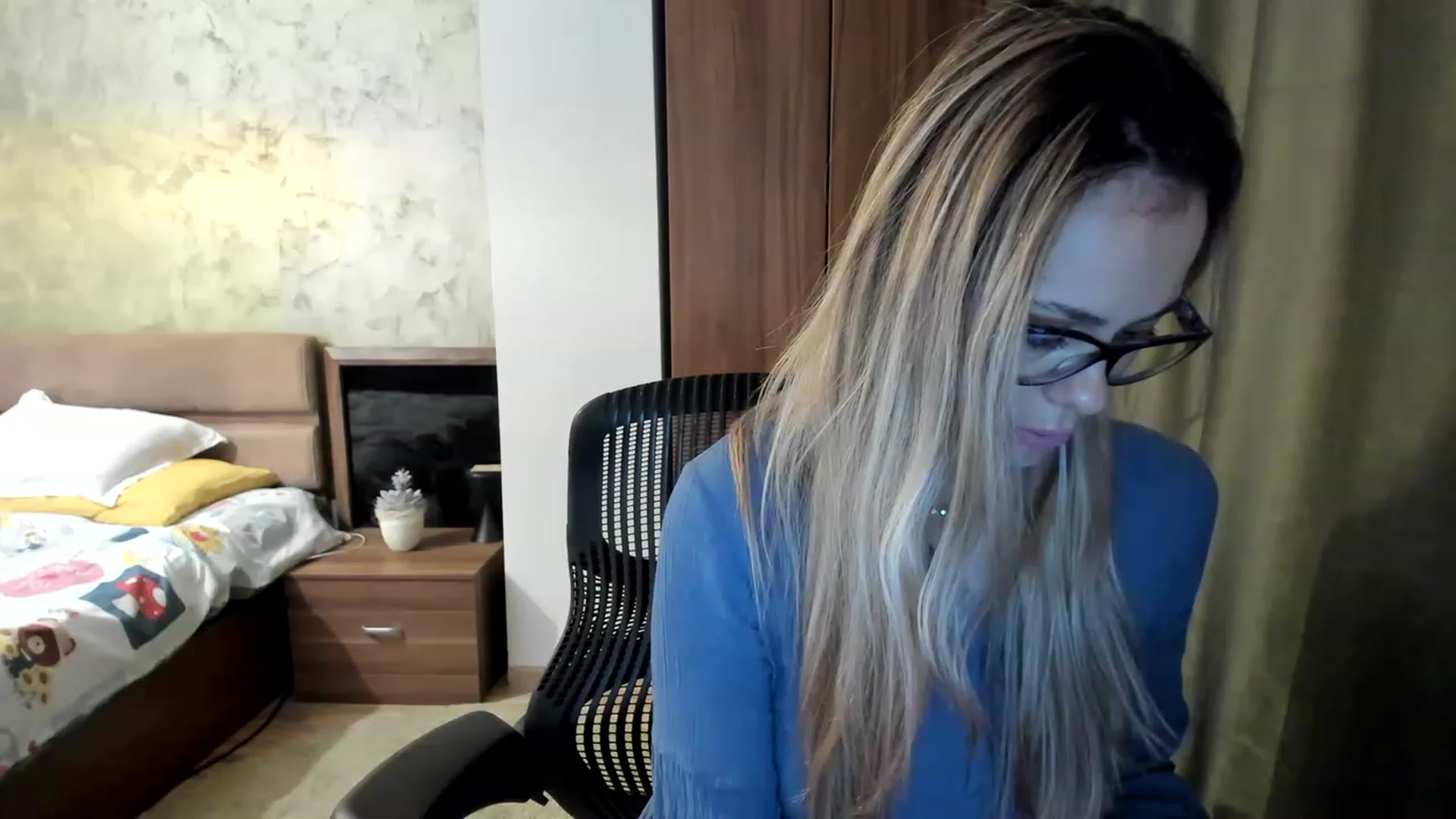 Gallery image thumbnail from DebraPaige's myfreecams stream on, 04/20/2023, 09:02 image 3 of 20