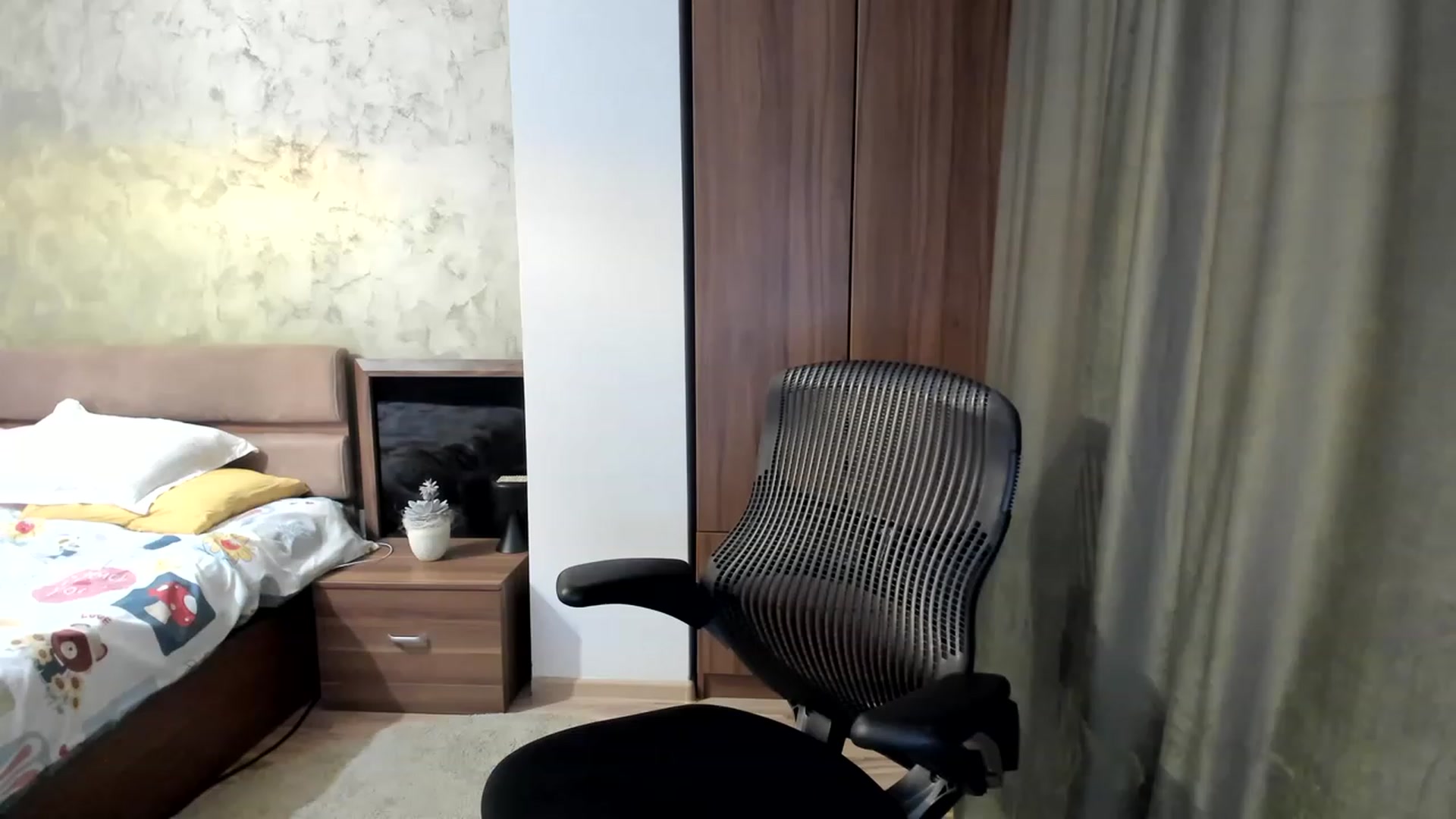 Gallery image thumbnail from DebraPaige's myfreecams stream on, 04/20/2023, 09:02 image 17 of 20