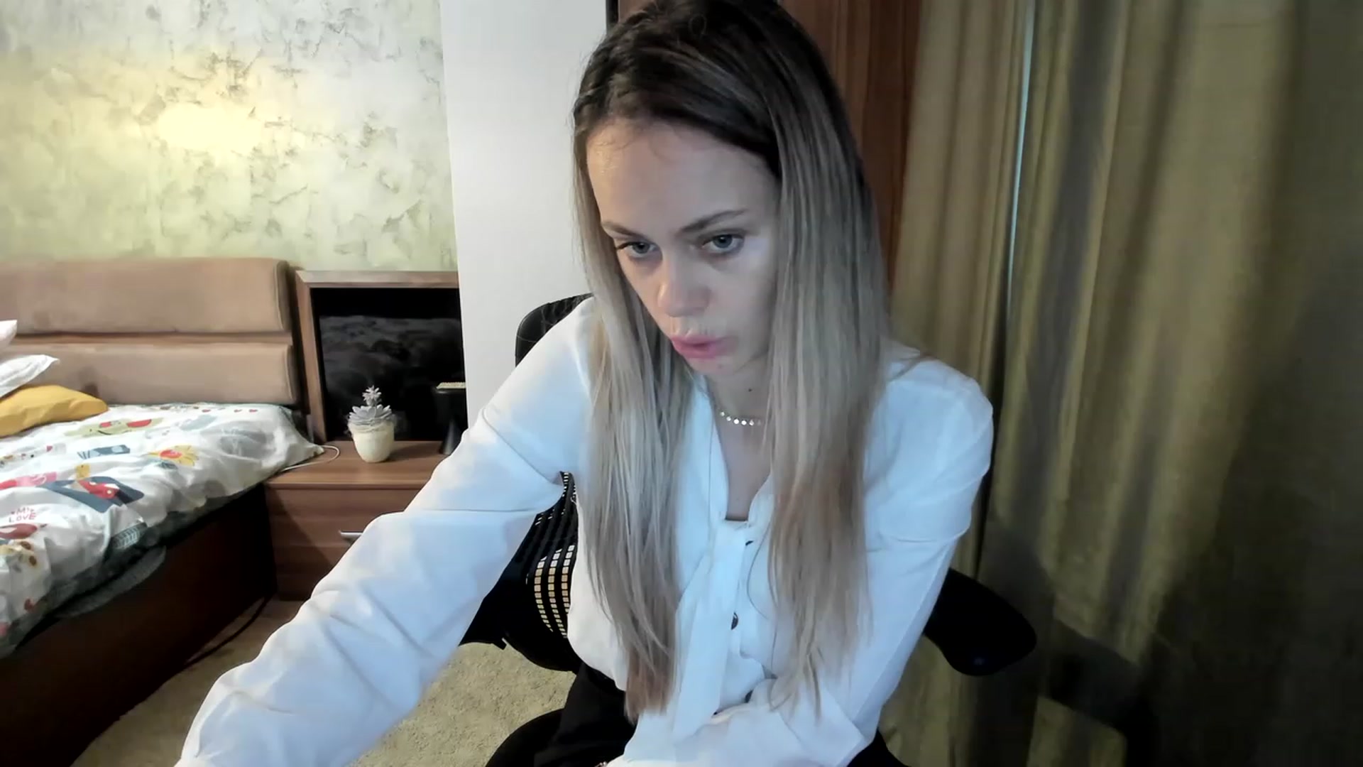 Gallery image thumbnail from DebraPaige's myfreecams stream on, 04/20/2023, 11:21 image 12 of 20