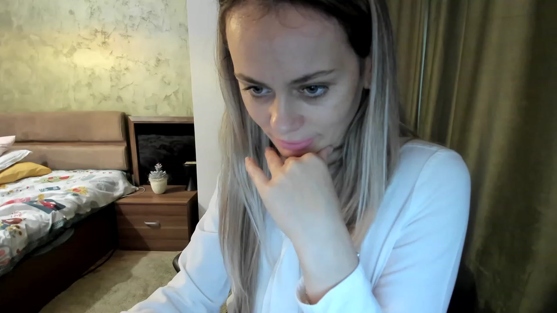 Gallery image thumbnail from DebraPaige's myfreecams stream on, 04/20/2023, 11:21 image 1 of 20