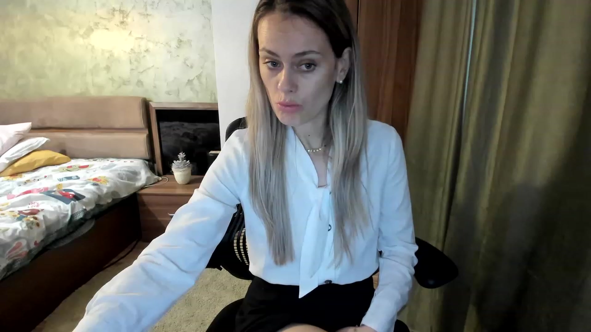 Gallery image thumbnail from DebraPaige's myfreecams stream on, 04/20/2023, 11:21 image 8 of 20