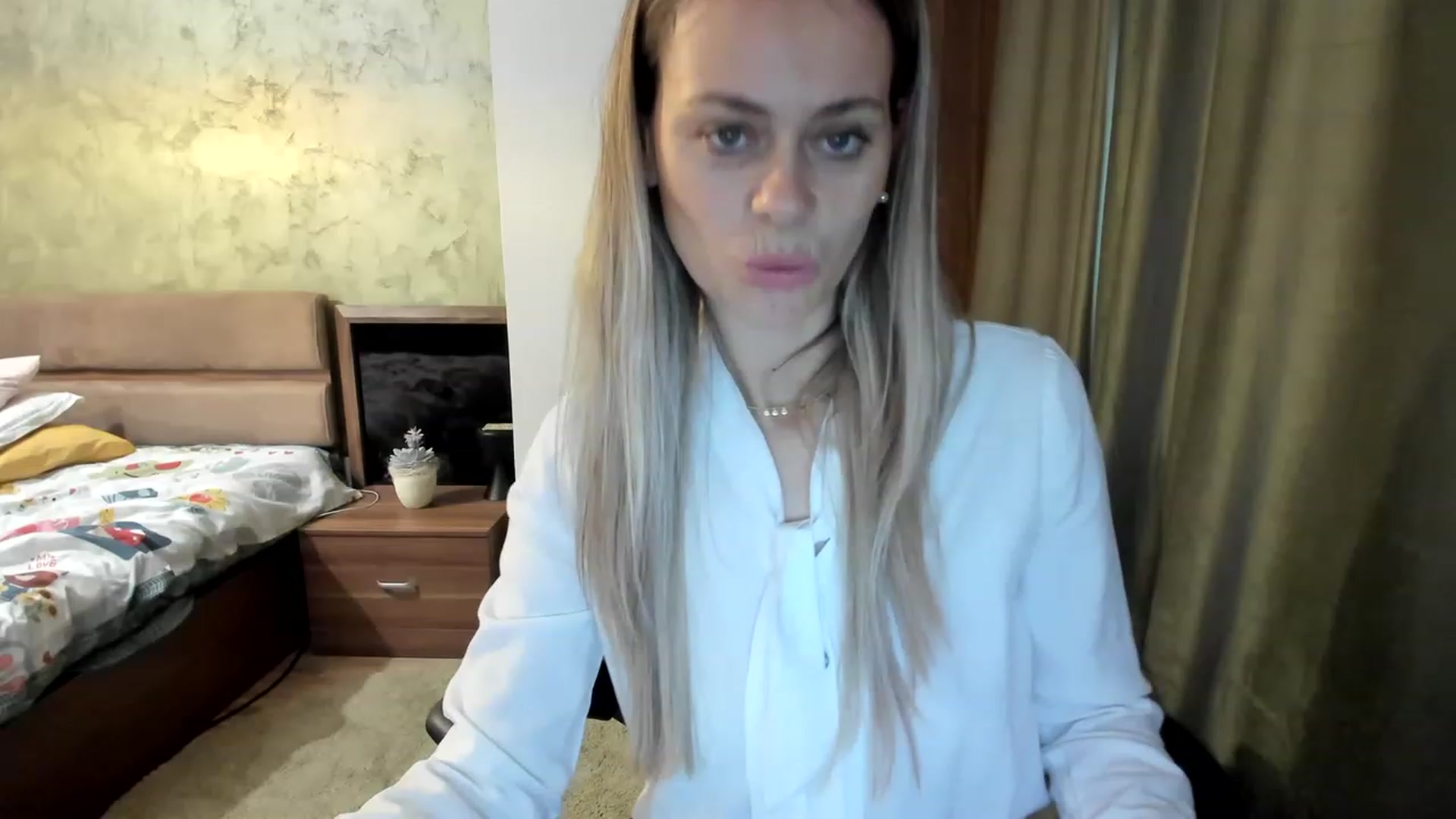 Gallery image thumbnail from DebraPaige's myfreecams stream on, 04/20/2023, 11:21 image 2 of 20