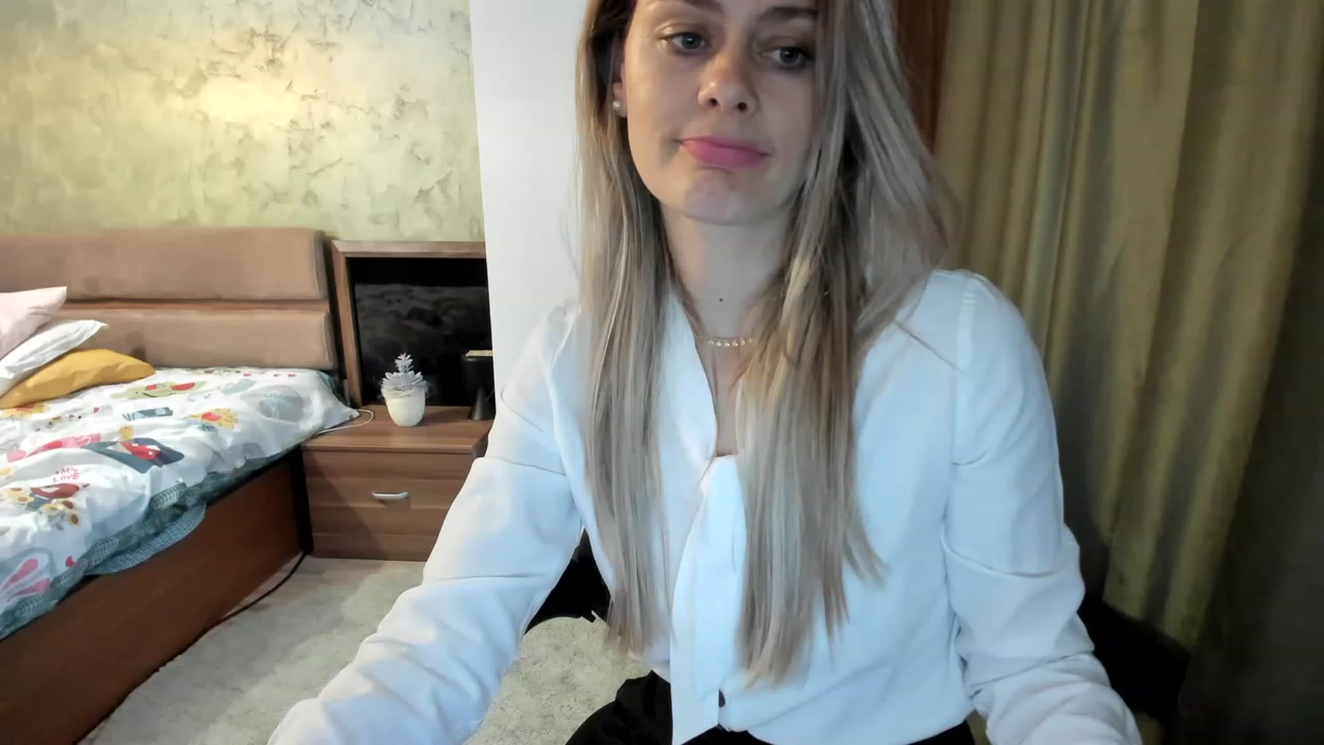 Gallery image thumbnail from DebraPaige's myfreecams stream on, 04/20/2023, 12:37 image 6 of 20