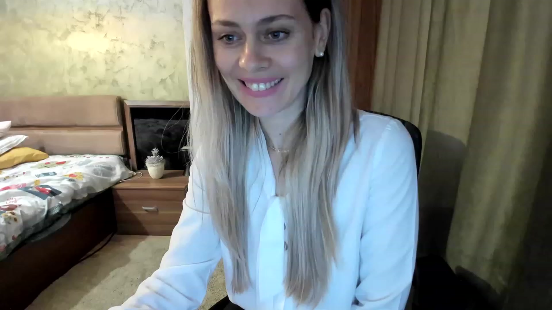 Gallery image thumbnail from DebraPaige's myfreecams stream on, 04/20/2023, 12:37 image 14 of 20