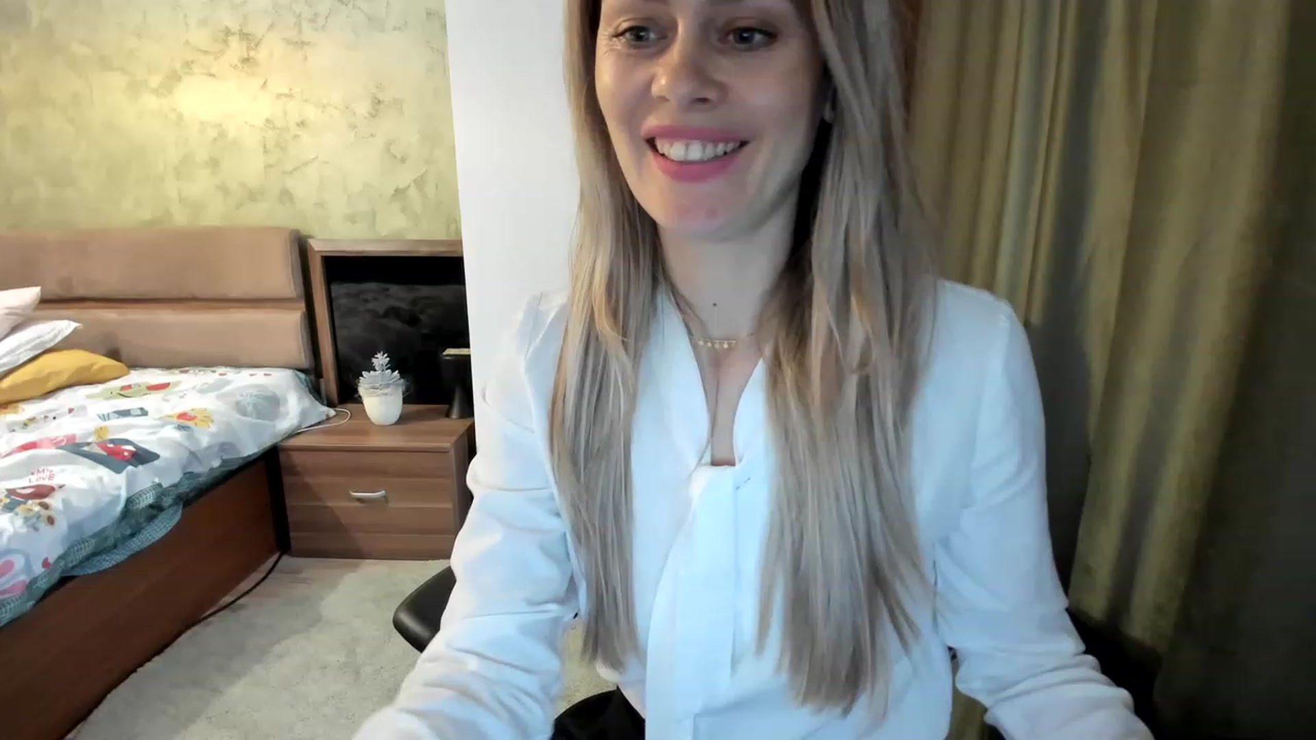 Gallery image thumbnail from DebraPaige's myfreecams stream on, 04/20/2023, 12:37 image 10 of 20