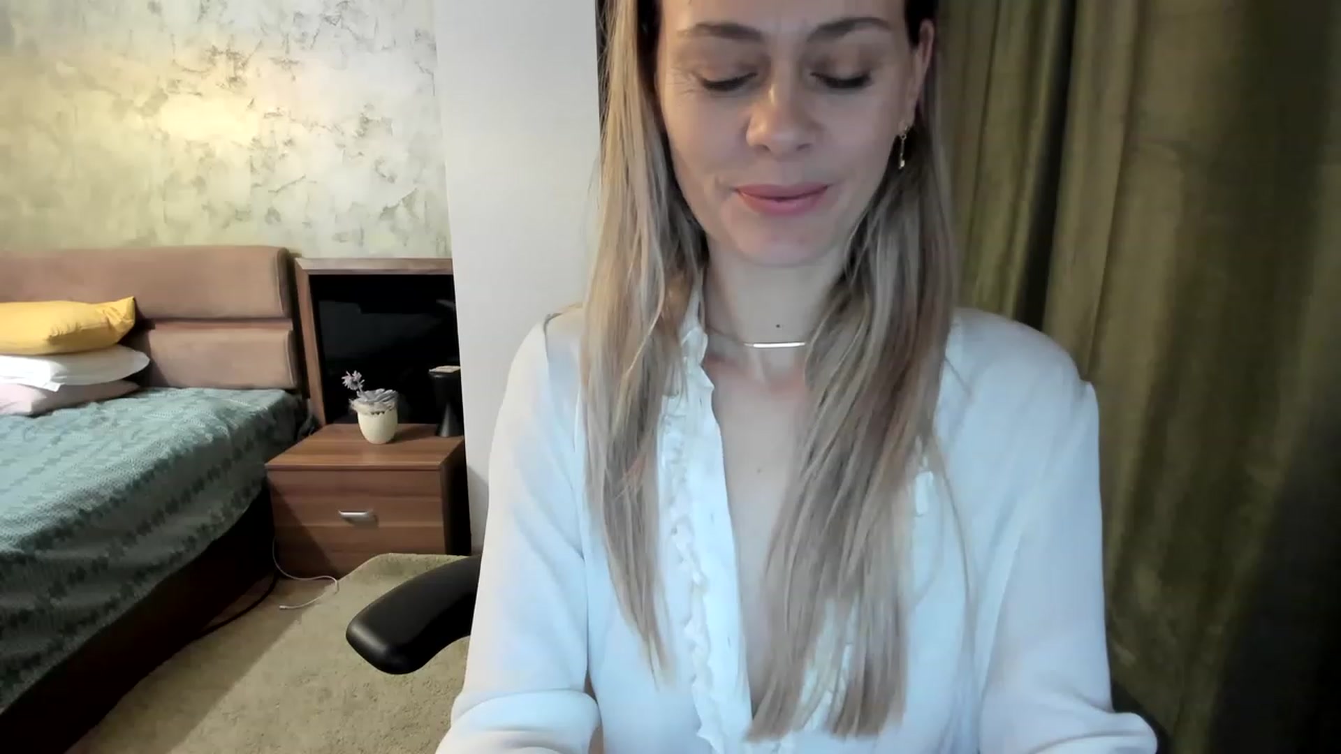 Gallery image thumbnail from DebraPaige's myfreecams stream on, 04/21/2023, 11:15 image 12 of 20
