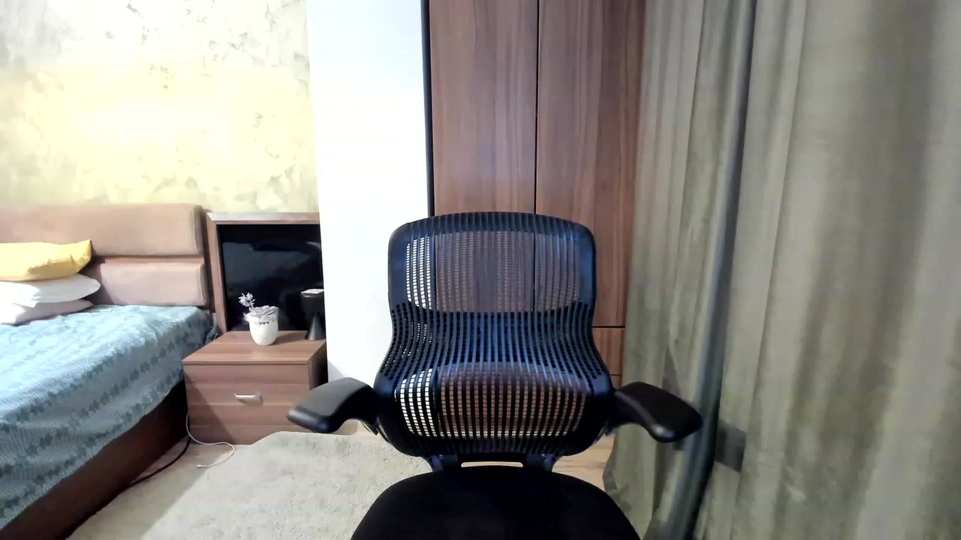 Gallery image thumbnail from DebraPaige's myfreecams stream on, 04/21/2023, 11:15 image 5 of 20