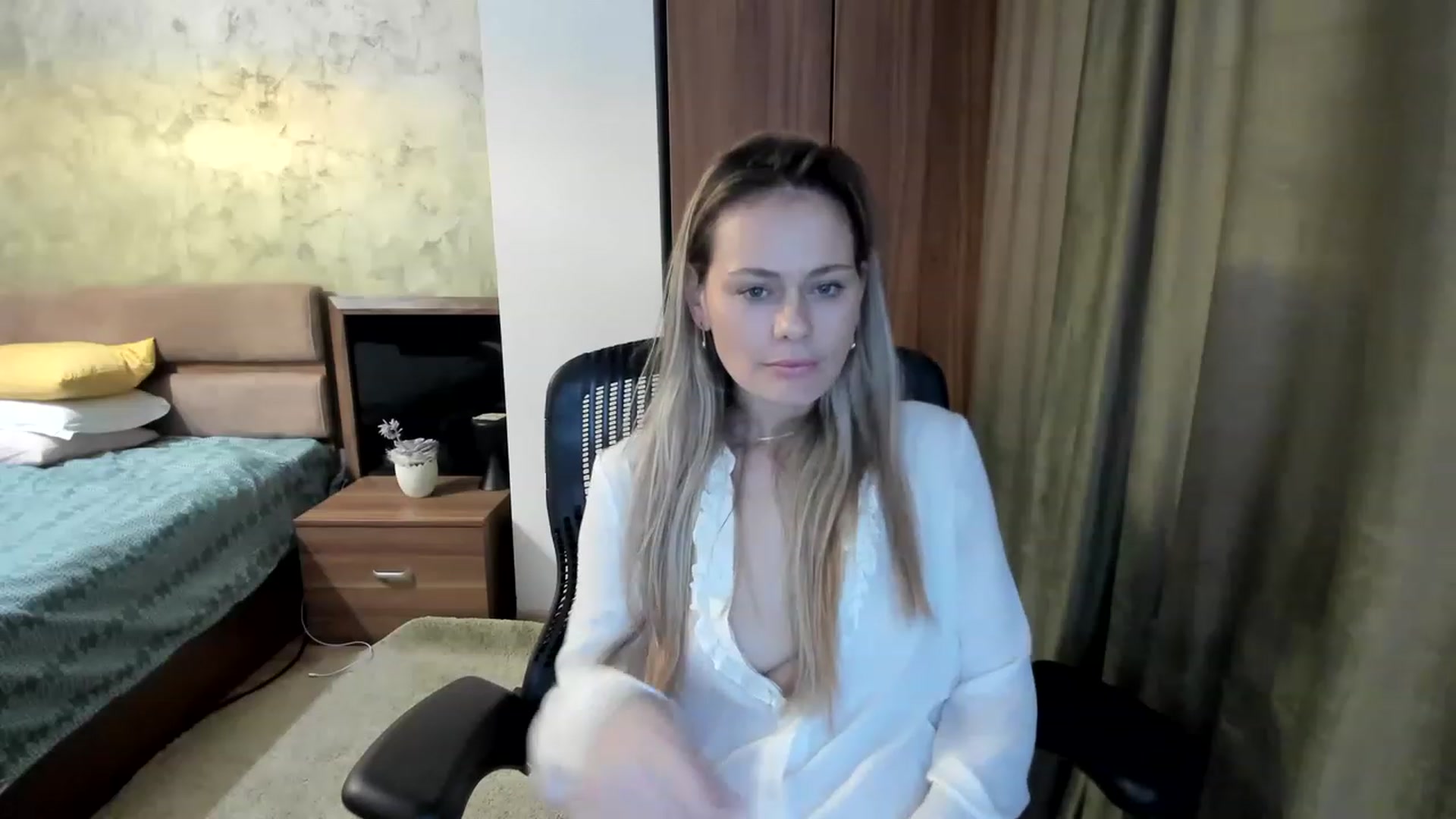 Gallery image thumbnail from DebraPaige's myfreecams stream on, 04/21/2023, 11:15 image 18 of 20