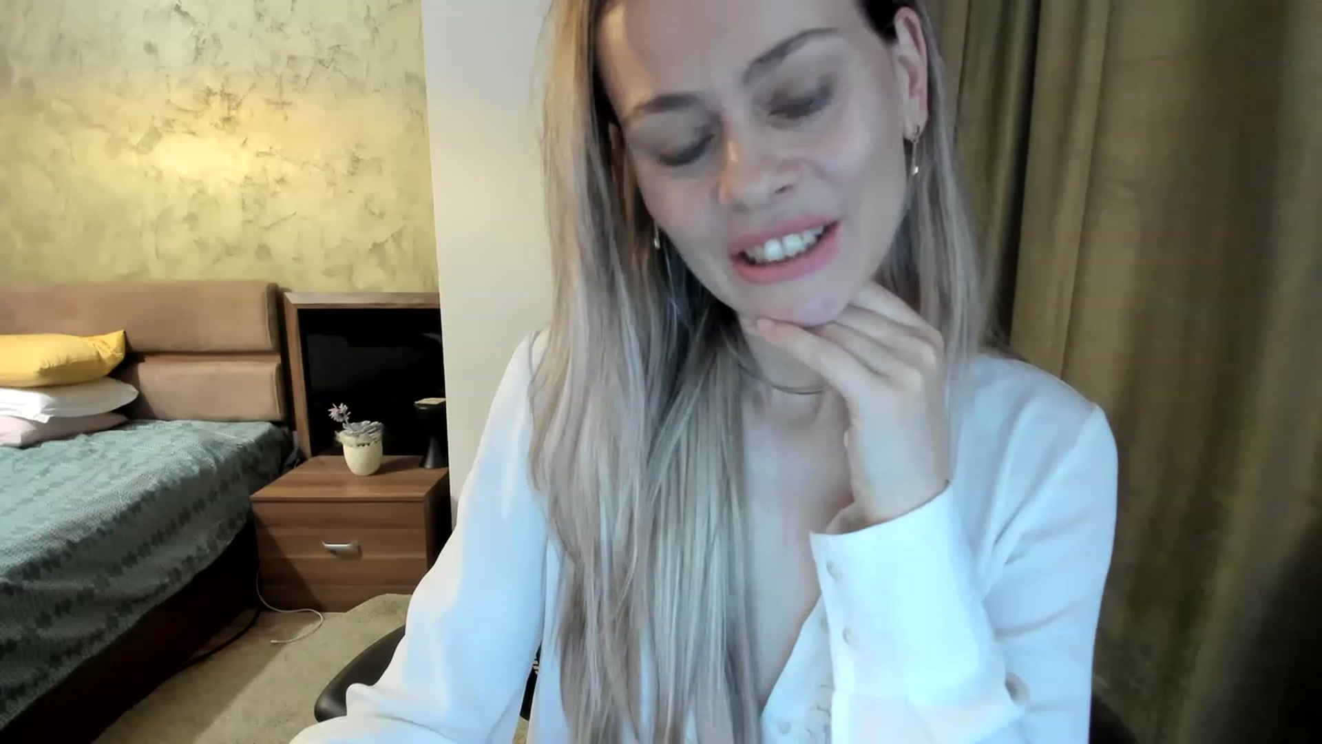Gallery image thumbnail from DebraPaige's myfreecams stream on, 04/21/2023, 11:15 image 6 of 20