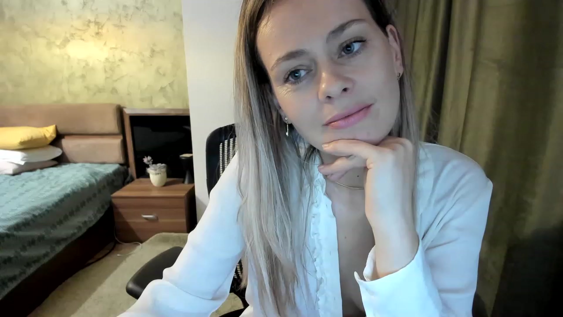 Gallery image thumbnail from DebraPaige's myfreecams stream on, 04/21/2023, 11:15 image 14 of 20