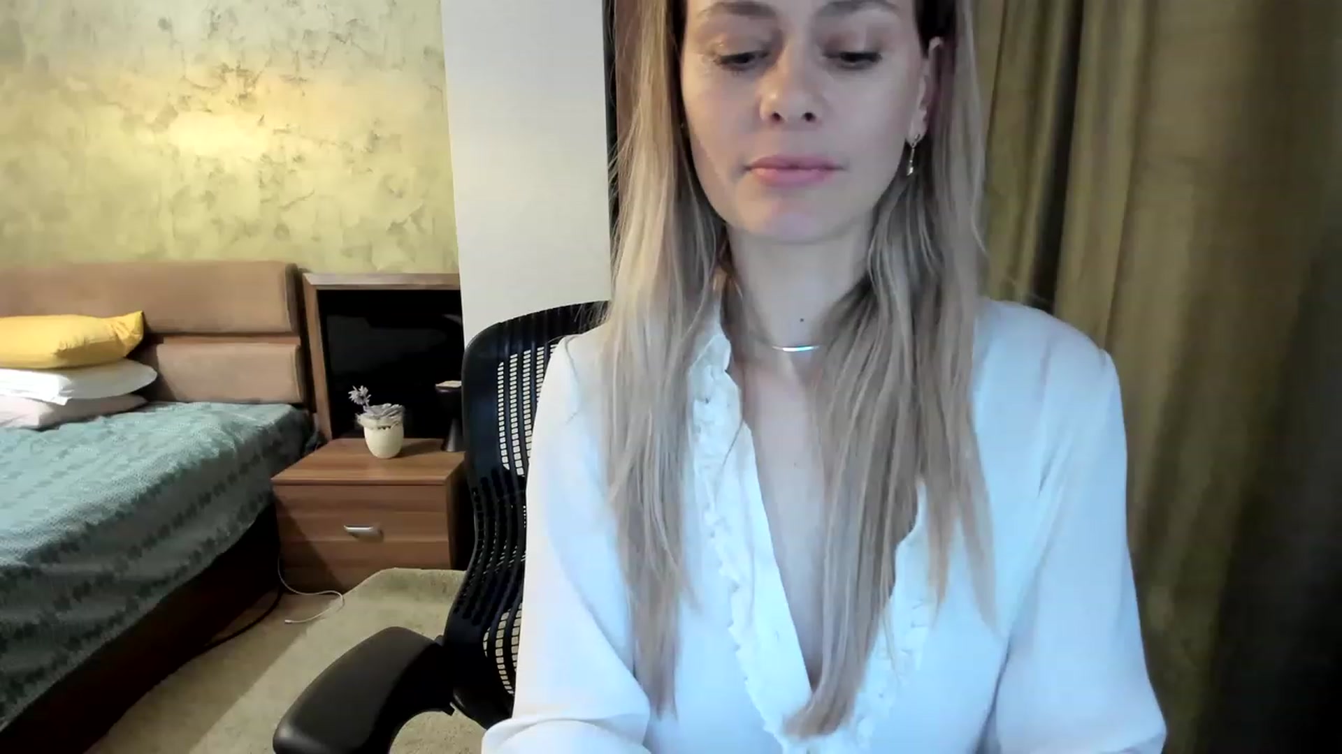 Gallery image thumbnail from DebraPaige's myfreecams stream on, 04/21/2023, 11:15 image 17 of 20