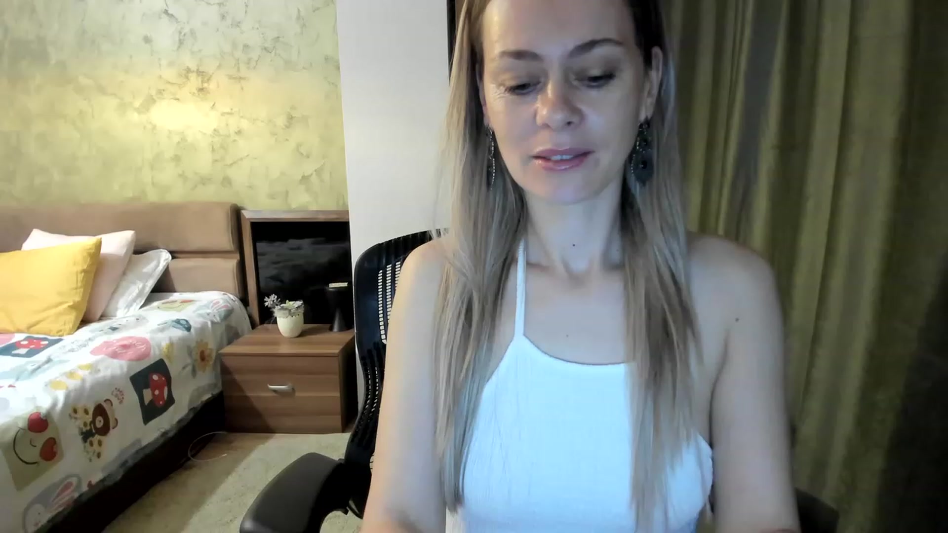 Gallery image thumbnail from DebraPaige's myfreecams stream on, 04/25/2023, 06:03 image 1 of 20