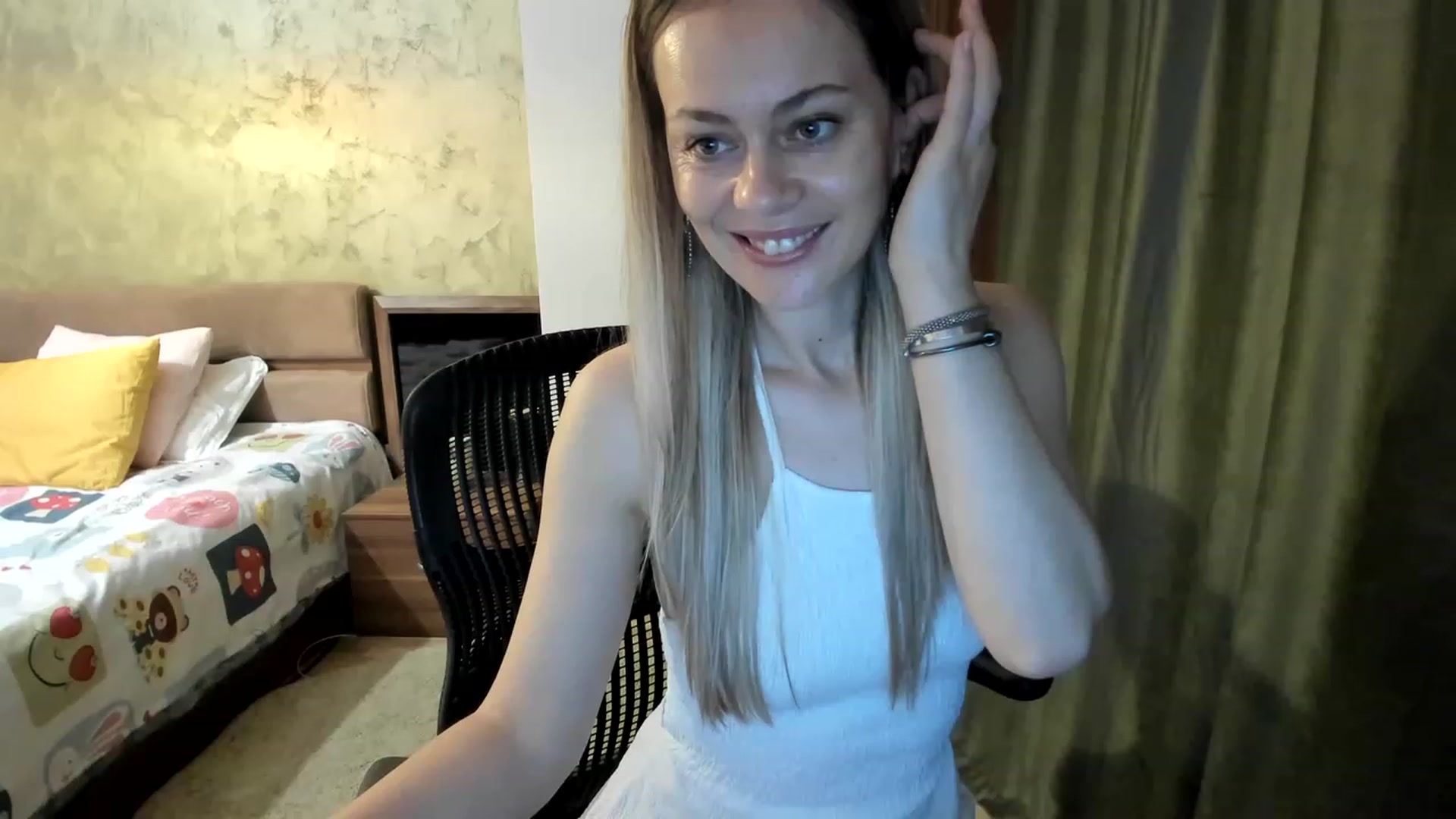Gallery image thumbnail from DebraPaige's myfreecams stream on, 04/25/2023, 06:03 image 2 of 20