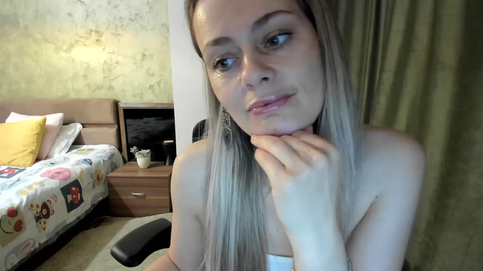 Gallery image thumbnail from DebraPaige's myfreecams stream on, 04/25/2023, 06:03 image 16 of 20