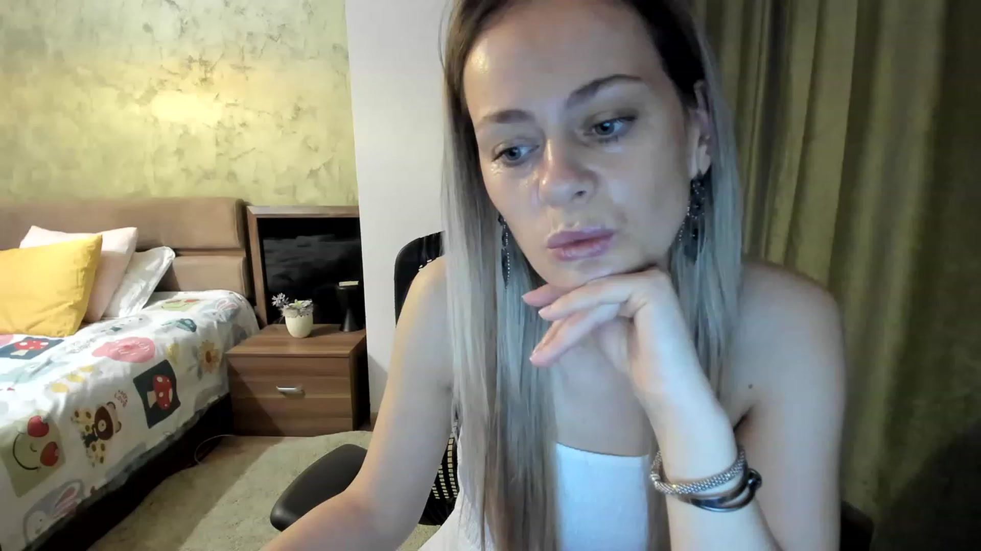 Gallery image thumbnail from DebraPaige's myfreecams stream on, 04/25/2023, 06:03 image 6 of 20