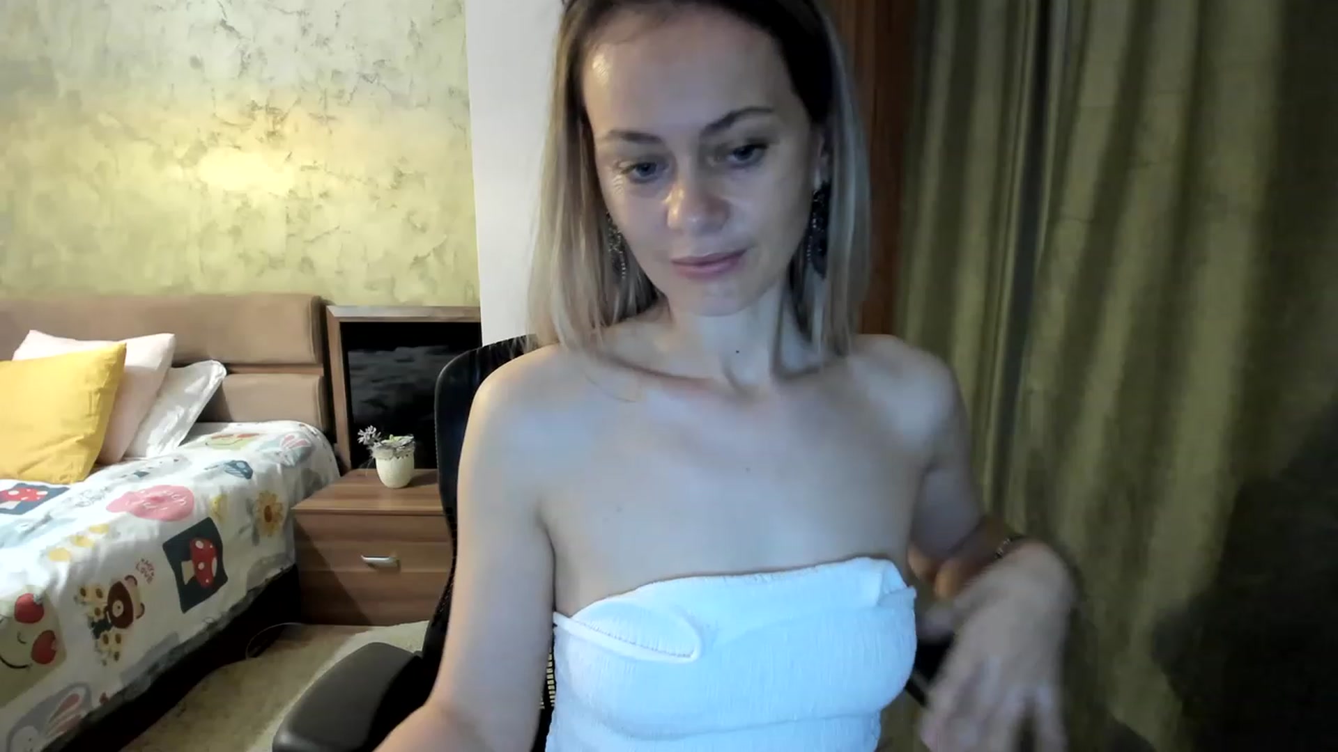 Gallery image thumbnail from DebraPaige's myfreecams stream on, 04/25/2023, 06:03 image 11 of 20