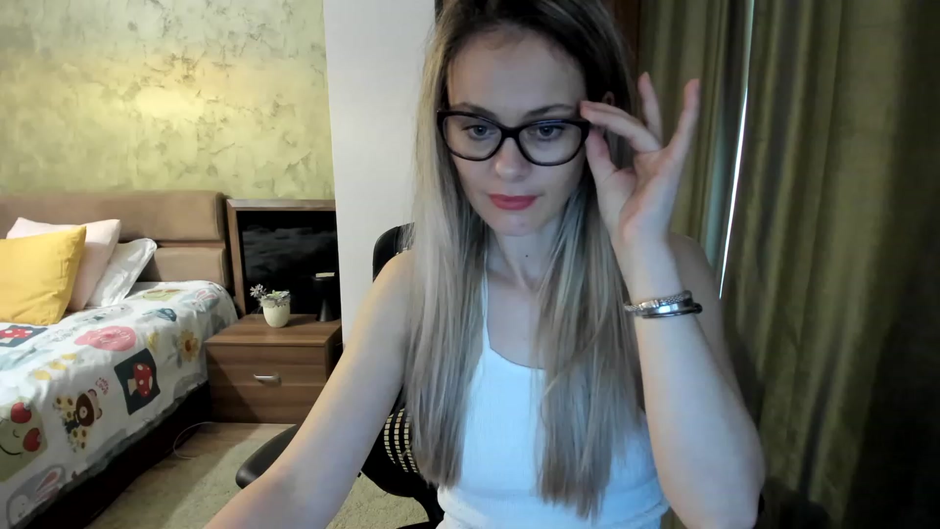 Gallery image thumbnail from DebraPaige's myfreecams stream on, 04/25/2023, 09:35 image 14 of 20