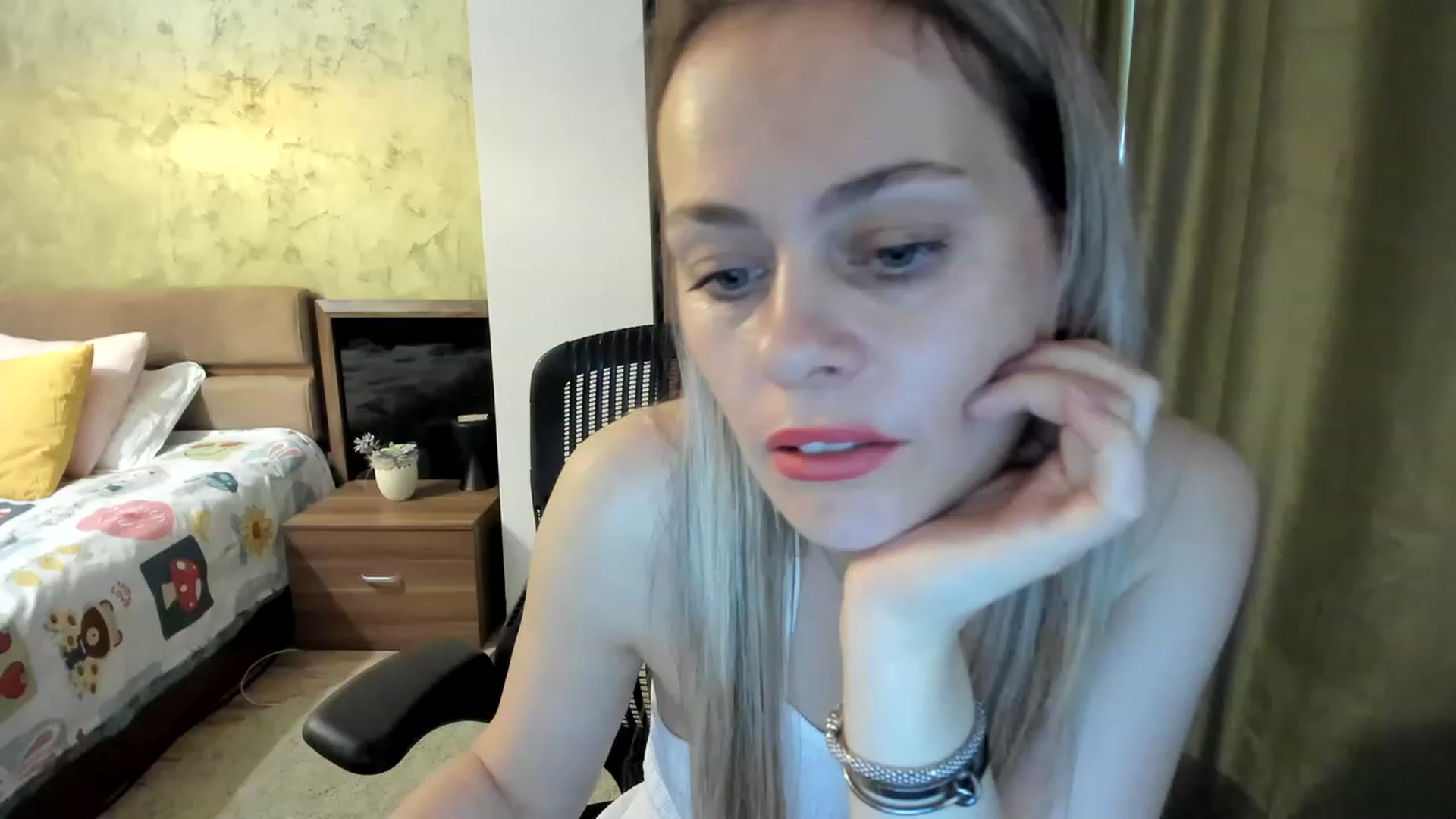 Gallery image thumbnail from DebraPaige's myfreecams stream on, 04/25/2023, 09:35 image 7 of 20