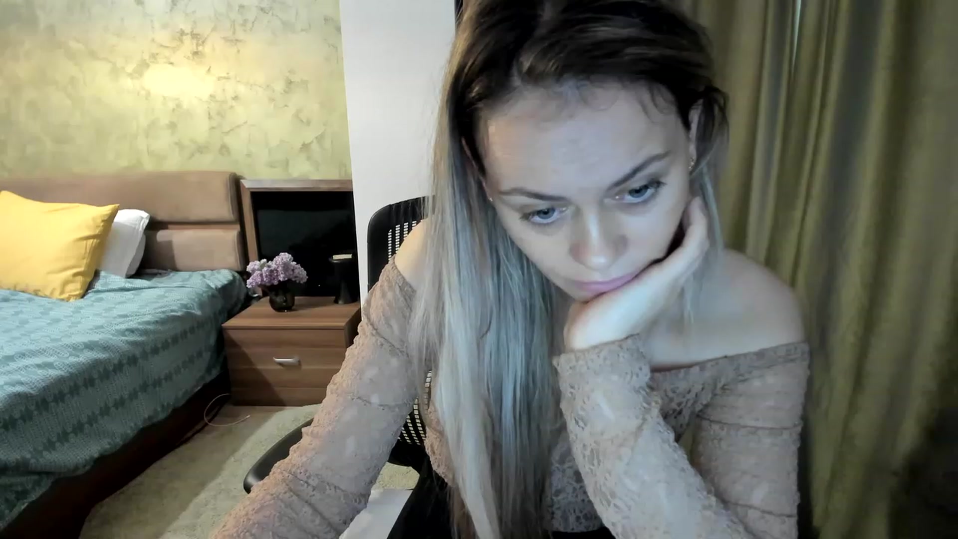 Gallery image thumbnail from DebraPaige's myfreecams stream on, 04/27/2023, 07:23 image 13 of 20