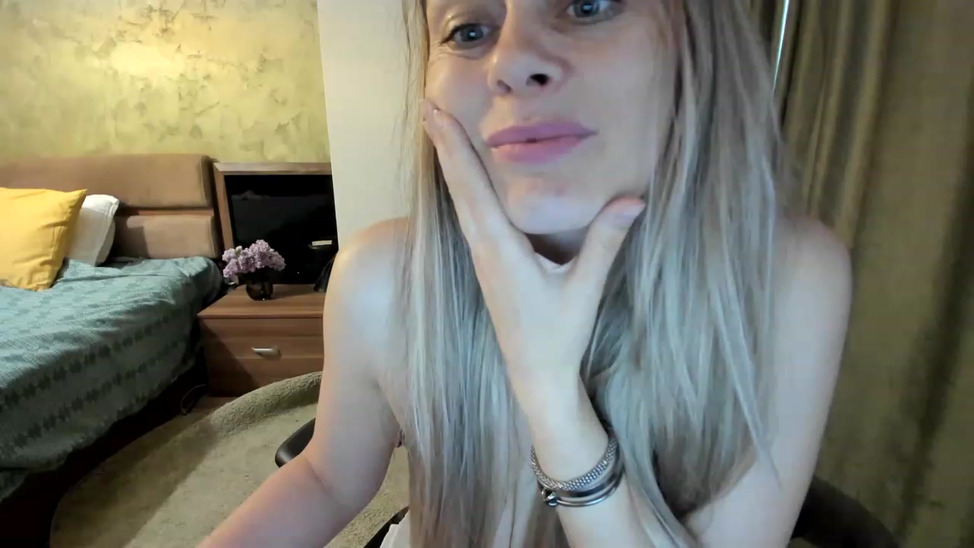 Gallery image thumbnail from DebraPaige's myfreecams stream on, 04/27/2023, 13:08 image 16 of 20