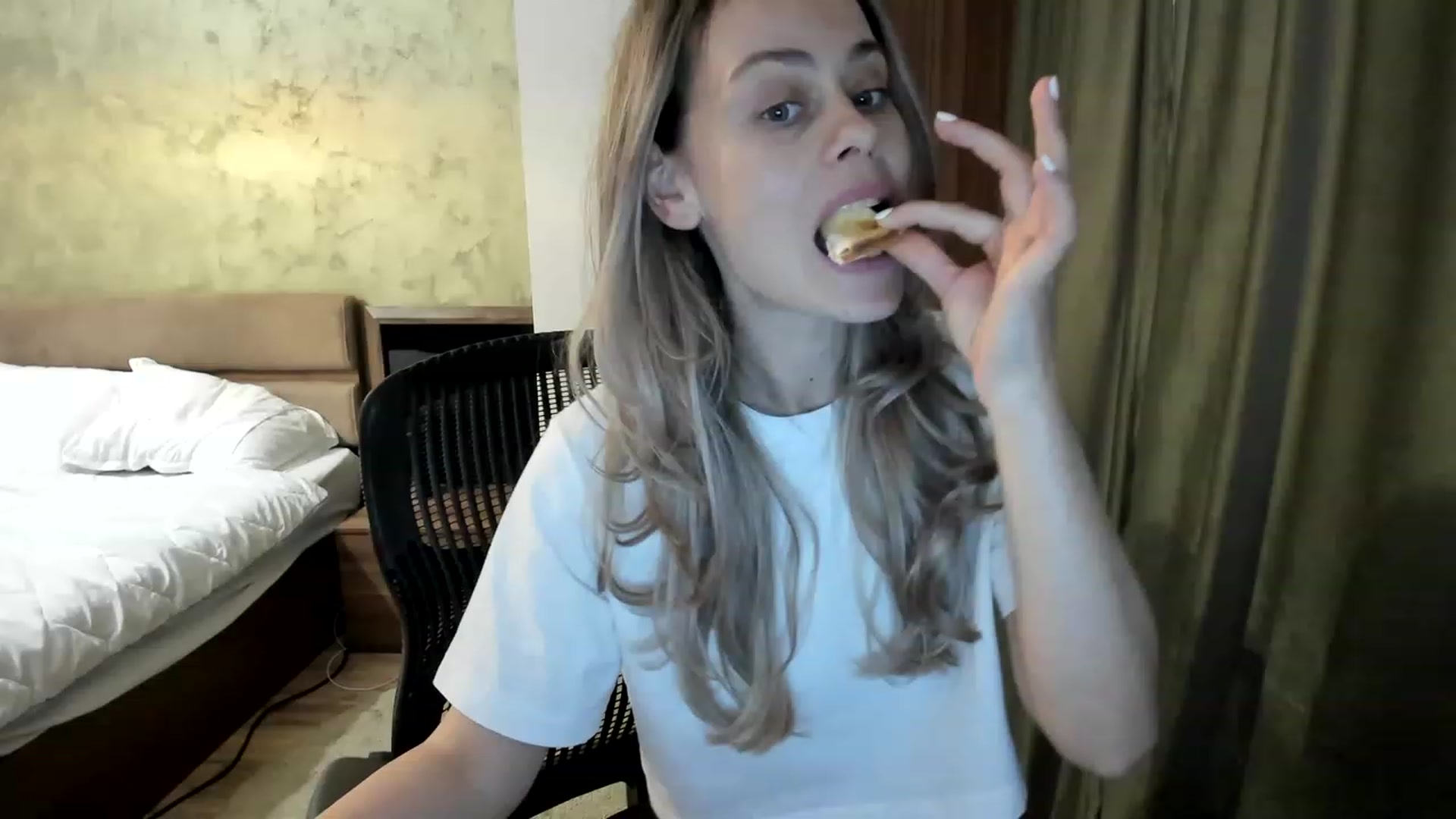 Gallery image thumbnail from DebraPaige's myfreecams stream on, 05/17/2023, 10:44 image 15 of 20