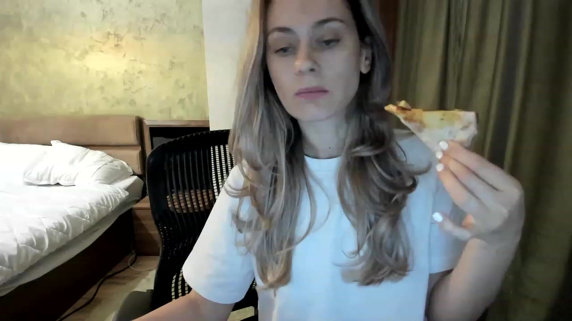 Gallery image thumbnail from DebraPaige's myfreecams stream on, 05/17/2023, 10:44 image 14 of 20