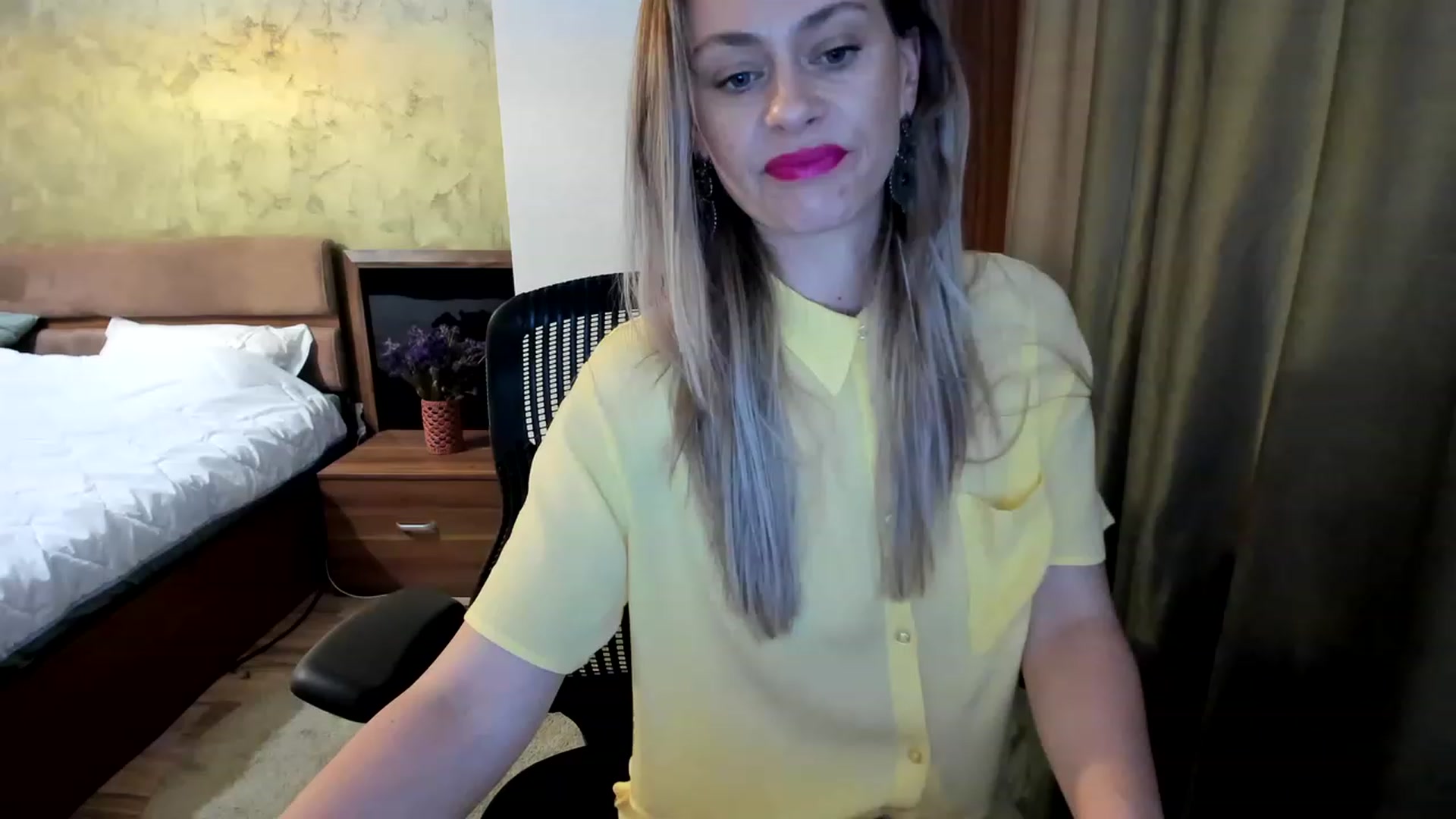 Gallery image thumbnail from DebraPaige's myfreecams stream on, 05/25/2023, 09:22 image 11 of 20