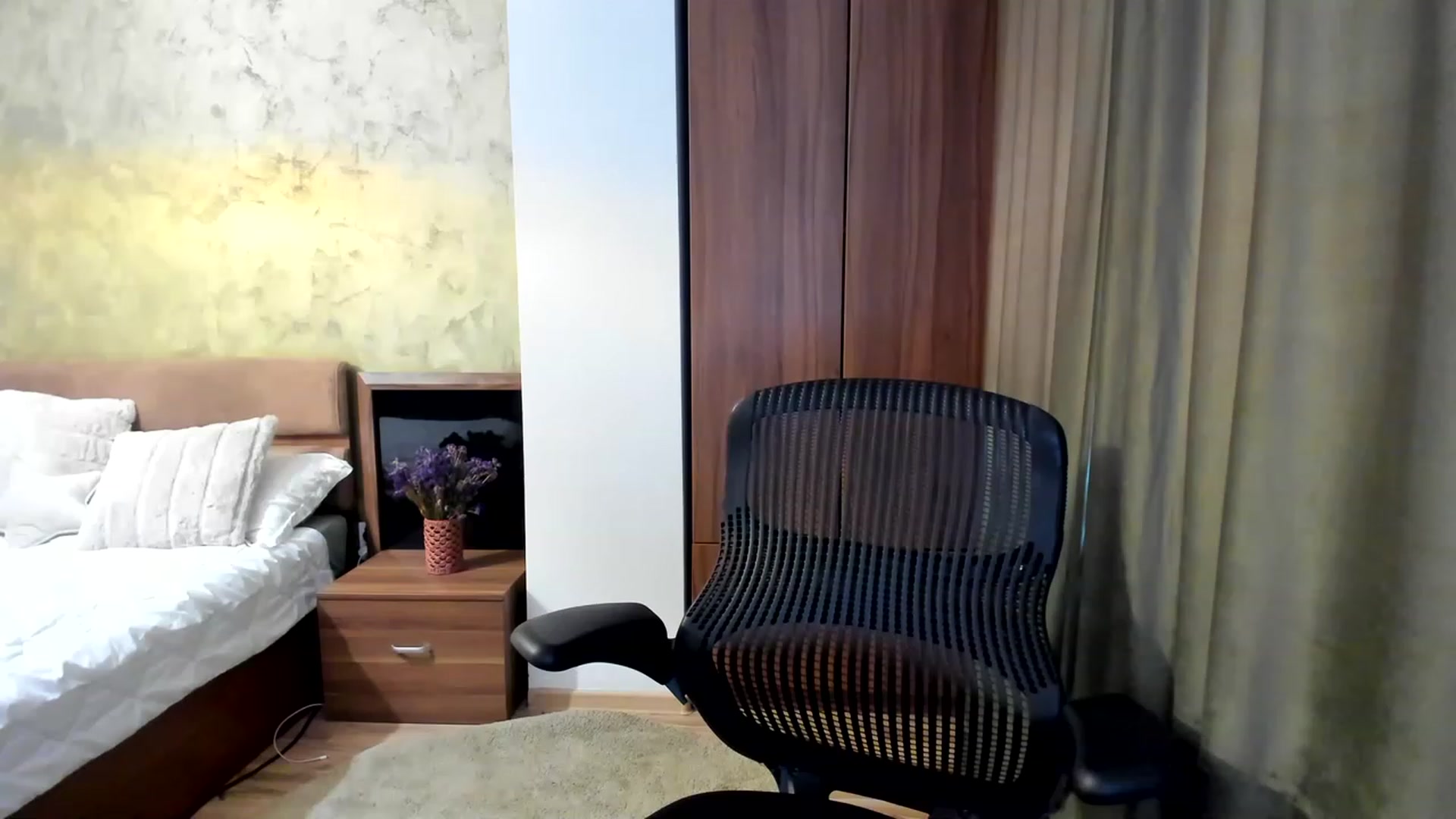 Gallery image thumbnail from DebraPaige's myfreecams stream on, 05/30/2023, 10:01 image 19 of 20