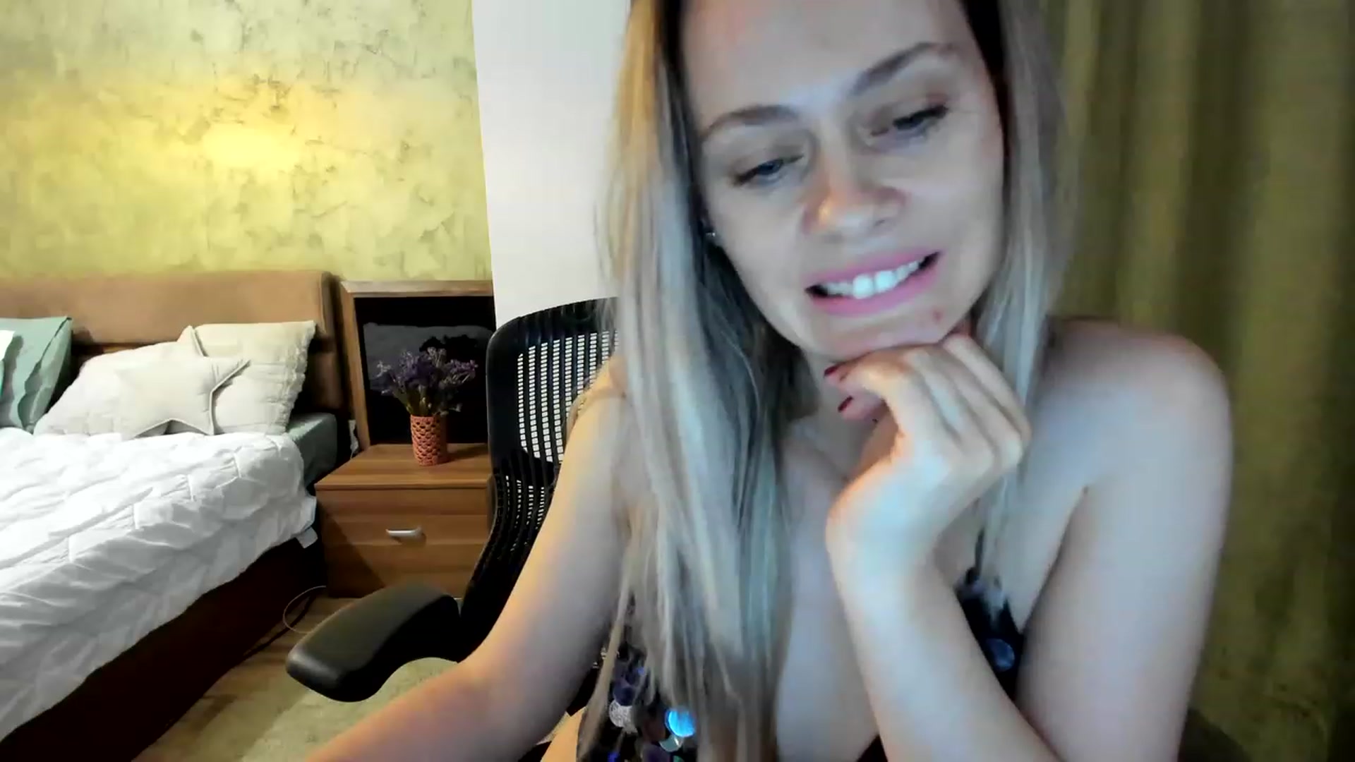 Gallery image thumbnail from DebraPaige's myfreecams stream on, 05/31/2023, 11:17 image 6 of 20