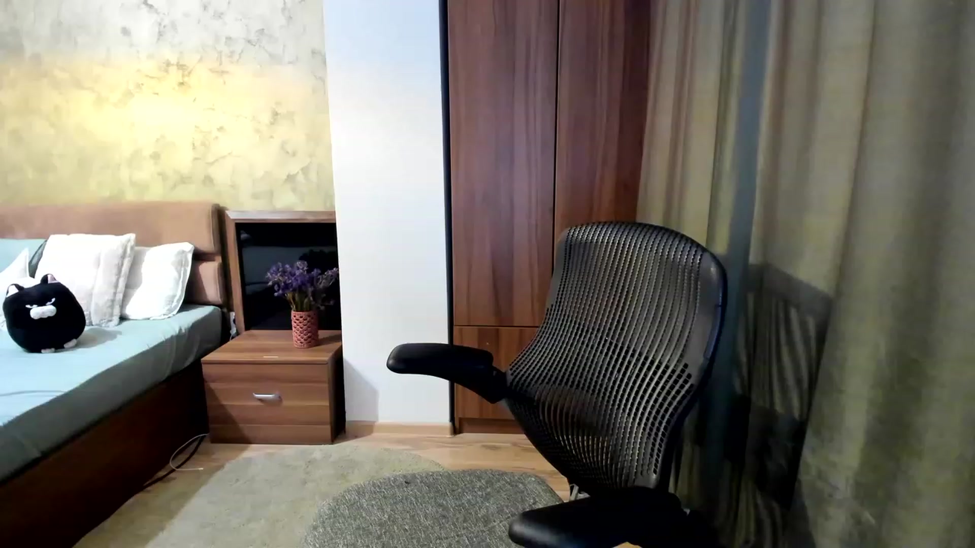 Gallery image thumbnail from DebraPaige's myfreecams stream on, 06/02/2023, 15:46 image 3 of 20