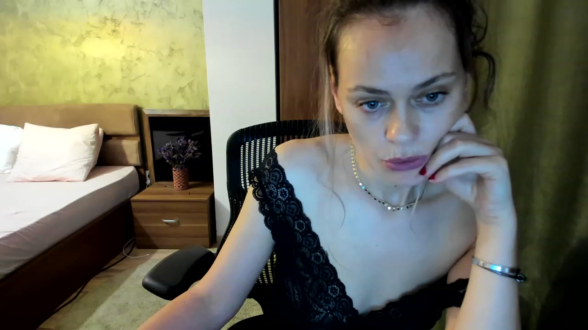 Gallery image thumbnail from DebraPaige's myfreecams stream on, 06/08/2023, 12:50 image 12 of 20