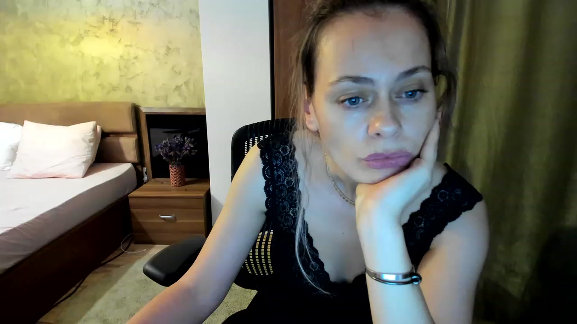 Gallery image thumbnail from DebraPaige's myfreecams stream on, 06/08/2023, 12:50 image 16 of 20