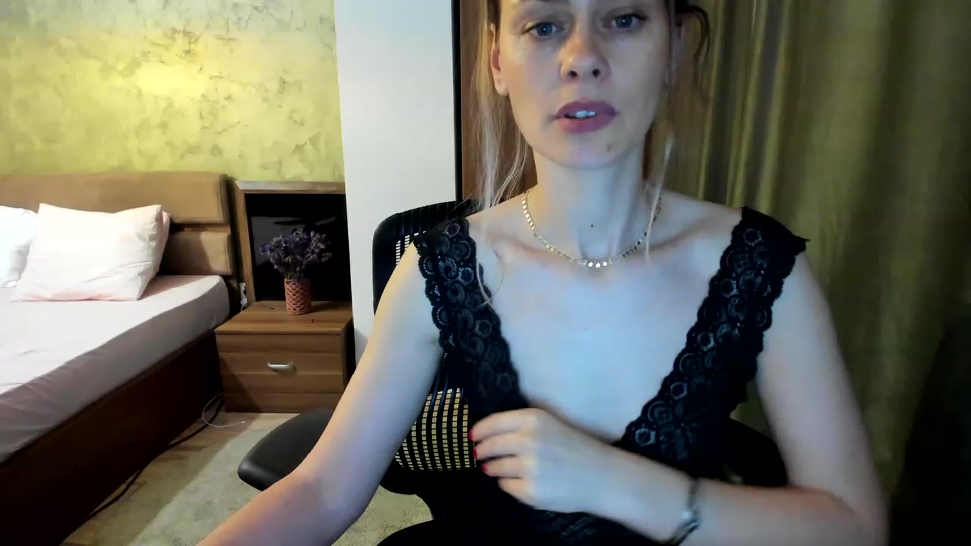 Gallery image thumbnail from DebraPaige's myfreecams stream on, 06/08/2023, 12:50 image 15 of 20