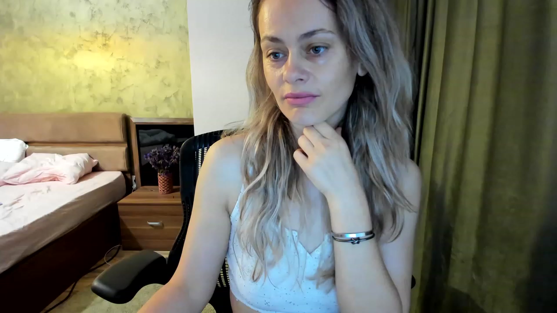 Gallery image thumbnail from DebraPaige's myfreecams stream on, 06/09/2023, 06:00 image 10 of 20