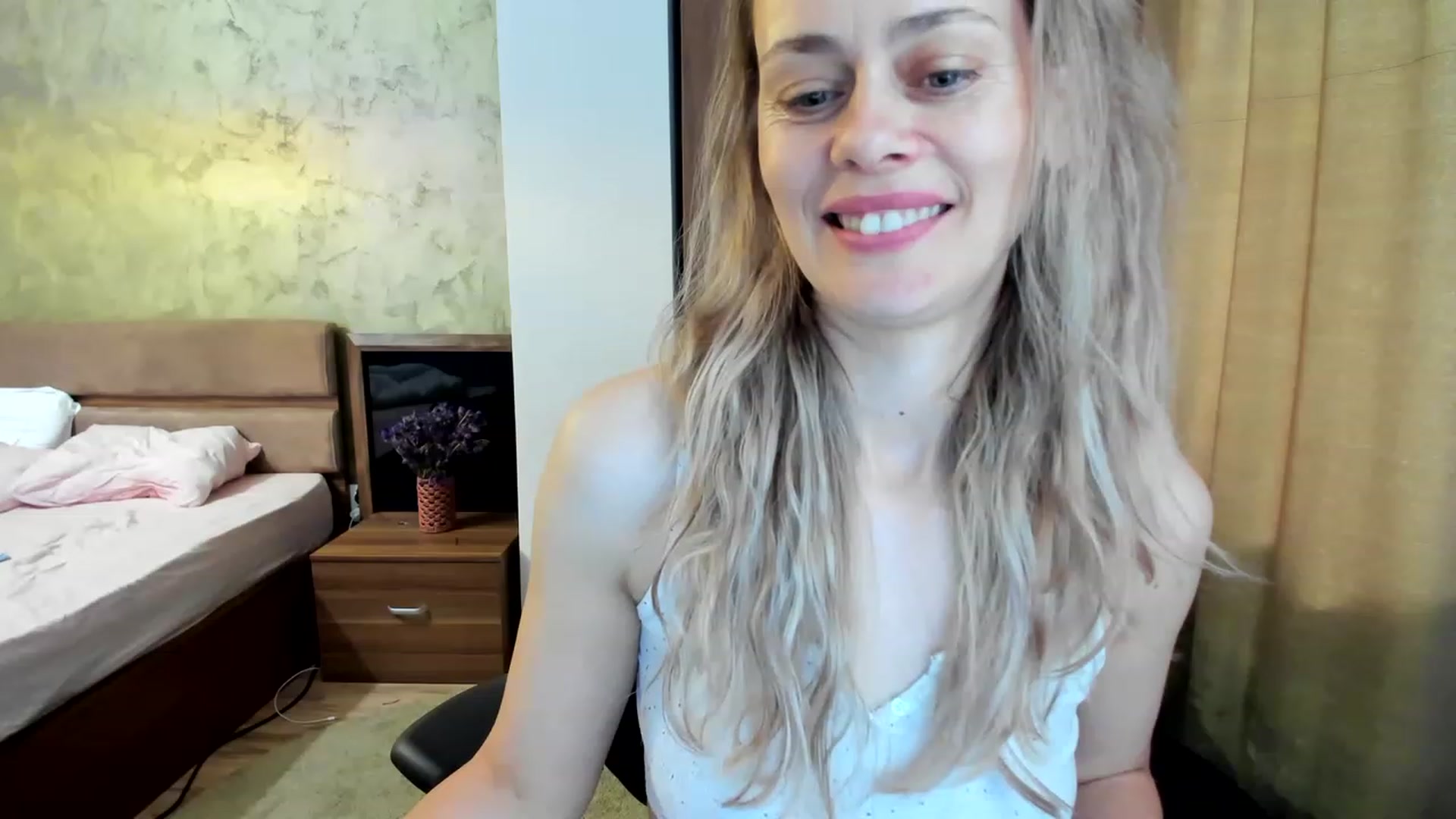 Gallery image thumbnail from DebraPaige's myfreecams stream on, 06/09/2023, 07:10 image 4 of 20