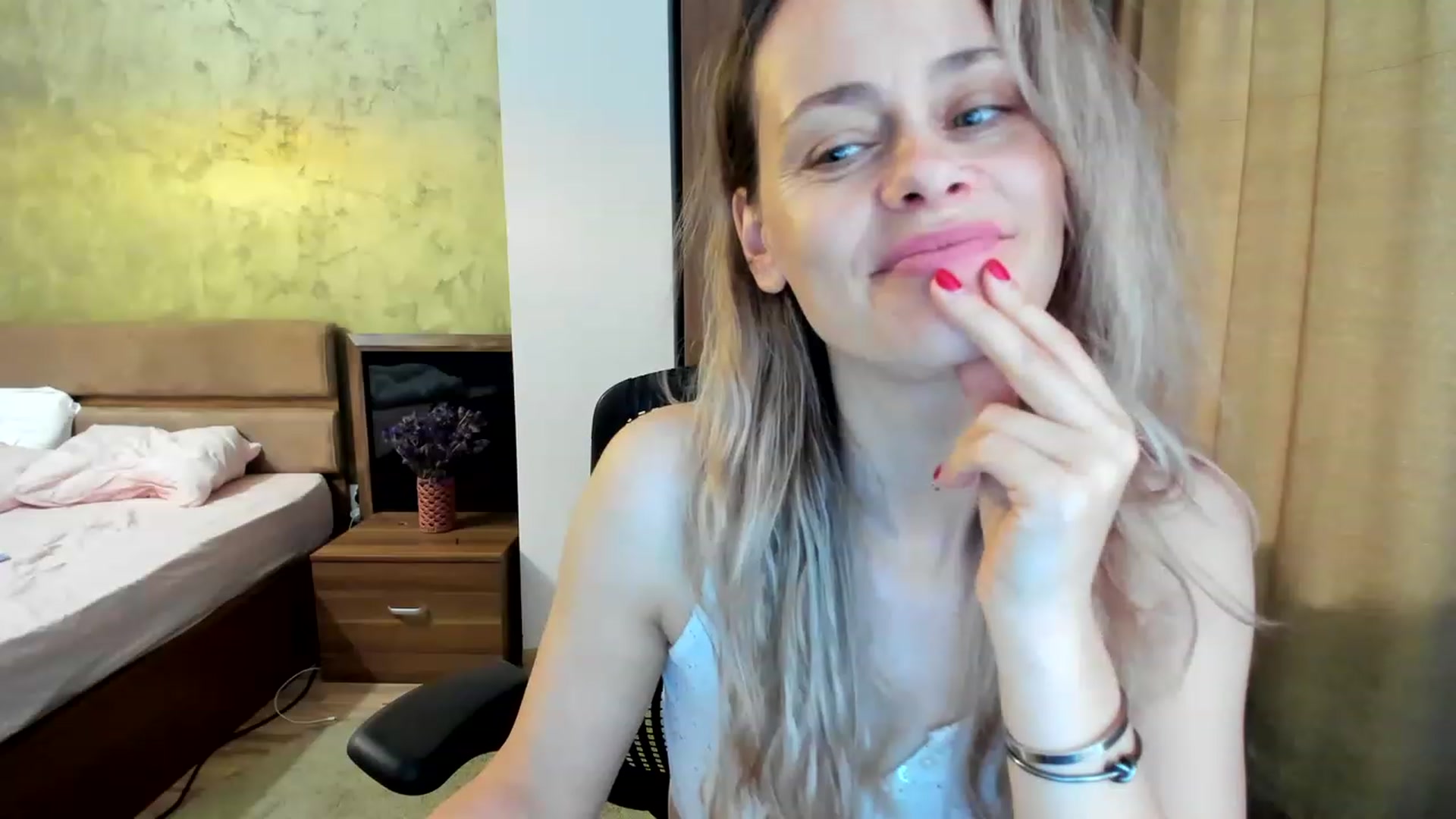 Gallery image thumbnail from DebraPaige's myfreecams stream on, 06/09/2023, 07:10 image 2 of 20