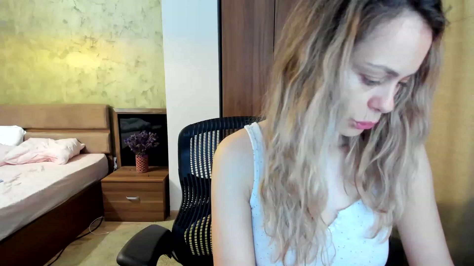 Gallery image thumbnail from DebraPaige's myfreecams stream on, 06/09/2023, 07:10 image 18 of 20