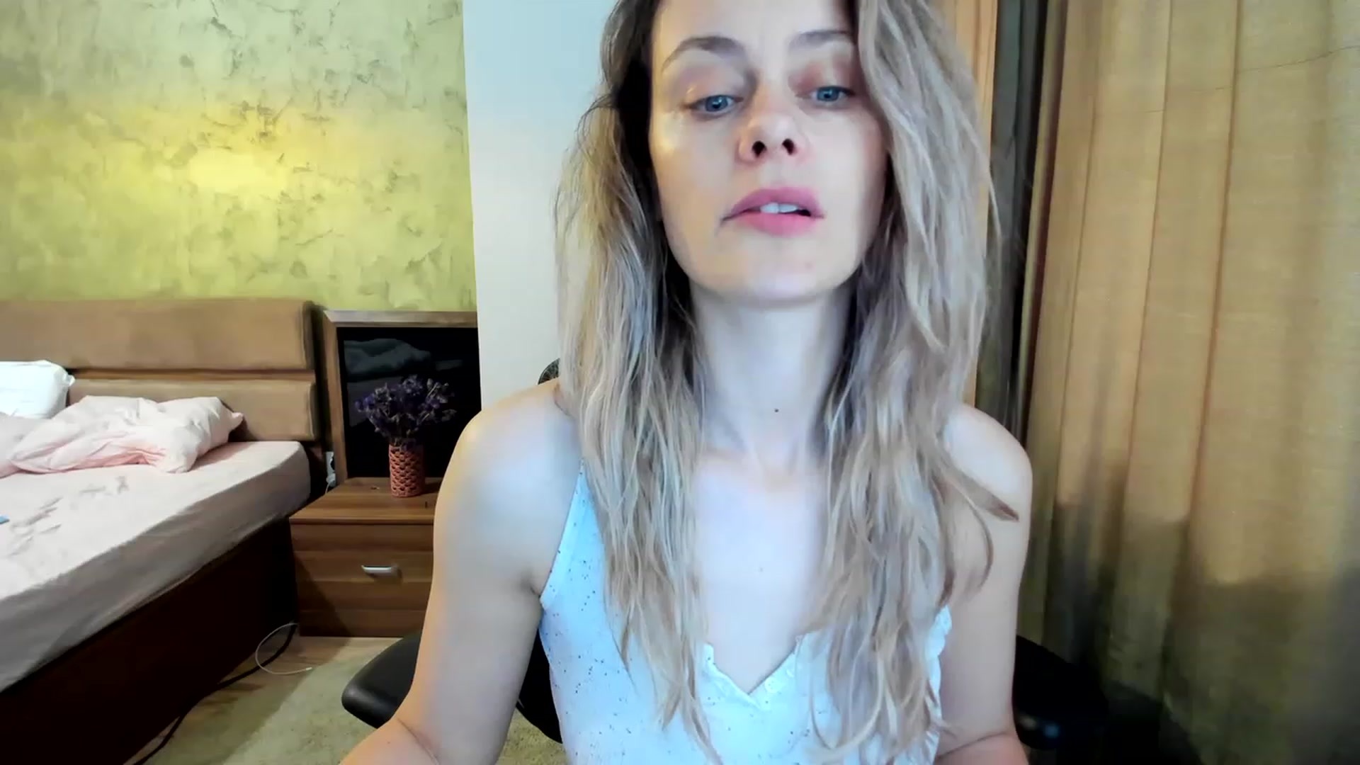 Gallery image thumbnail from DebraPaige's myfreecams stream on, 06/09/2023, 07:10 image 15 of 20