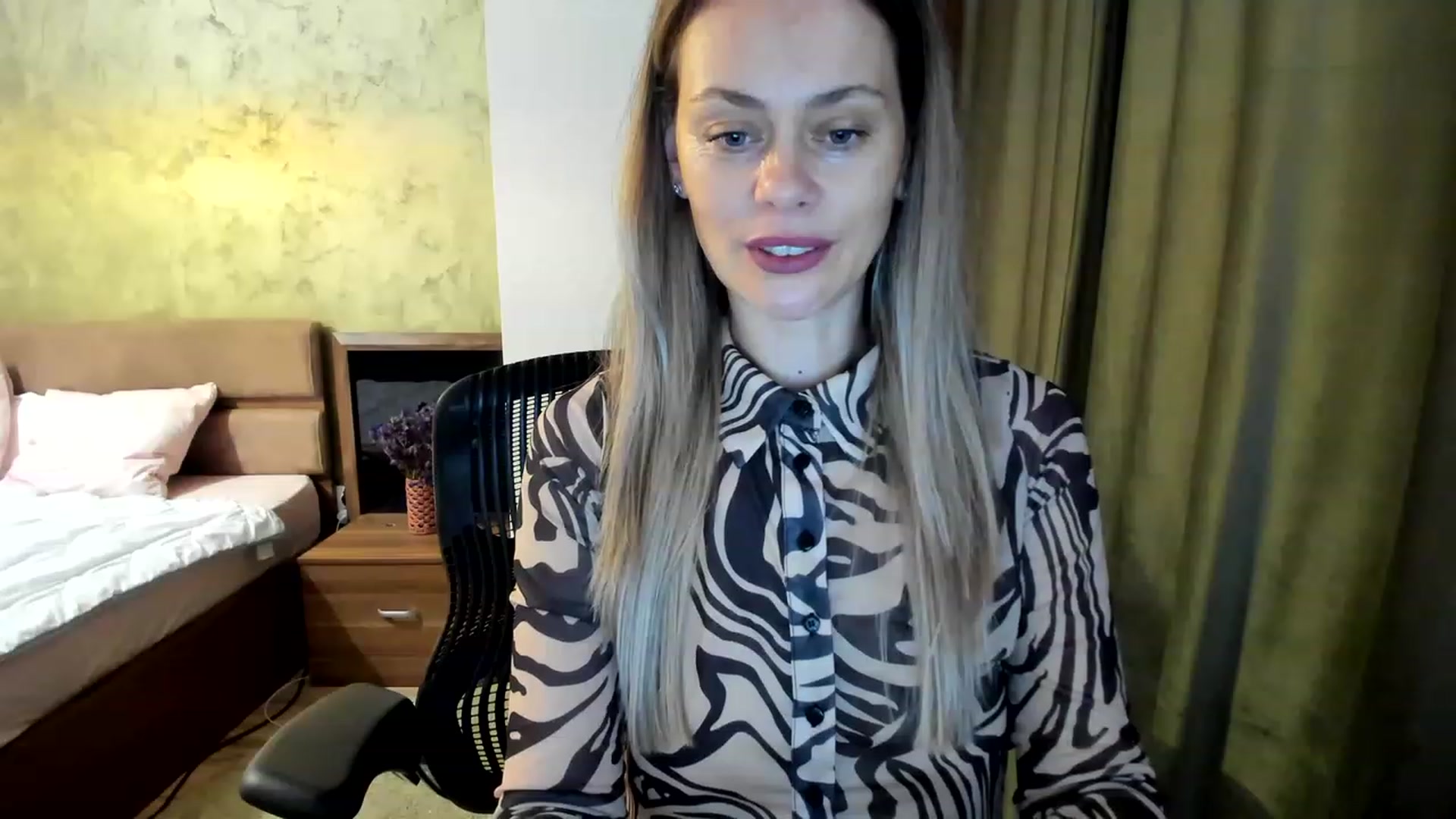 Gallery image thumbnail from DebraPaige's myfreecams stream on, 06/13/2023, 06:17 image 17 of 20