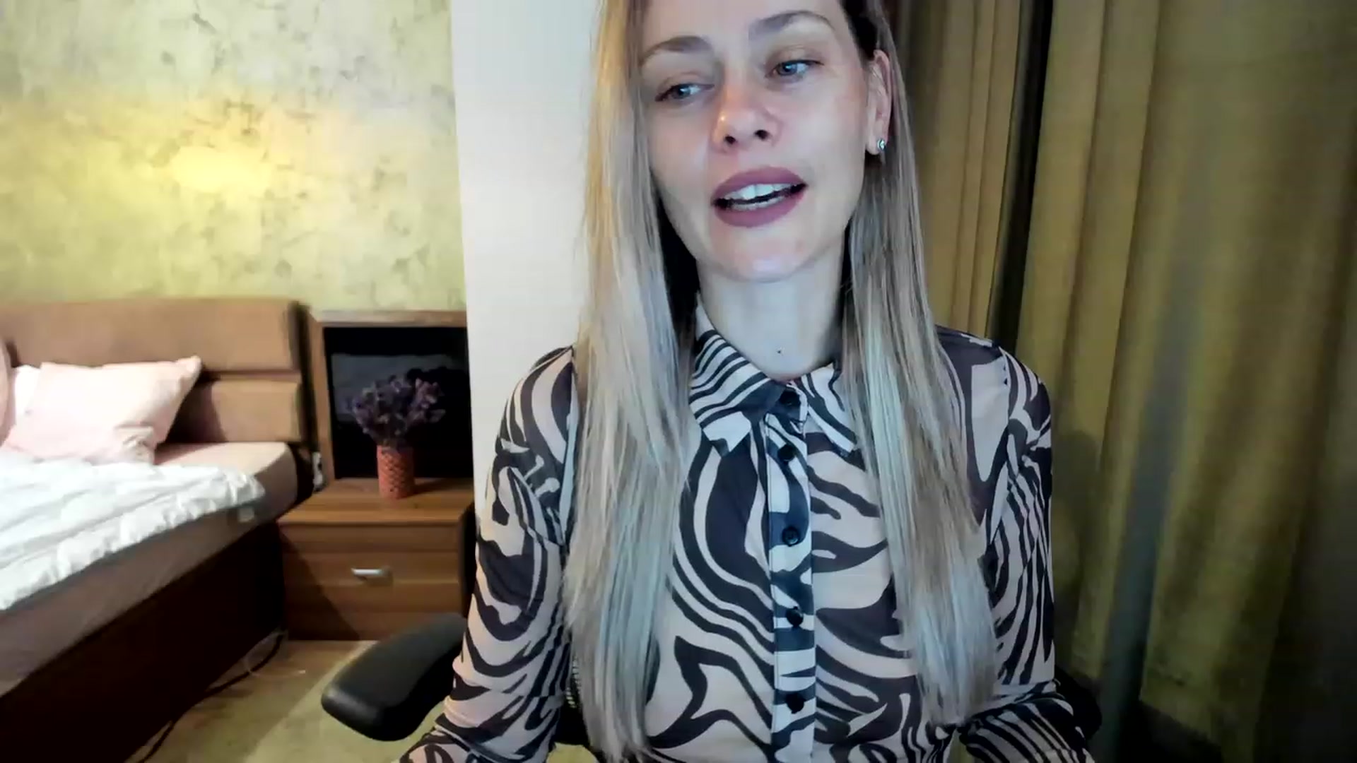 Gallery image thumbnail from DebraPaige's myfreecams stream on, 06/13/2023, 06:17 image 5 of 20