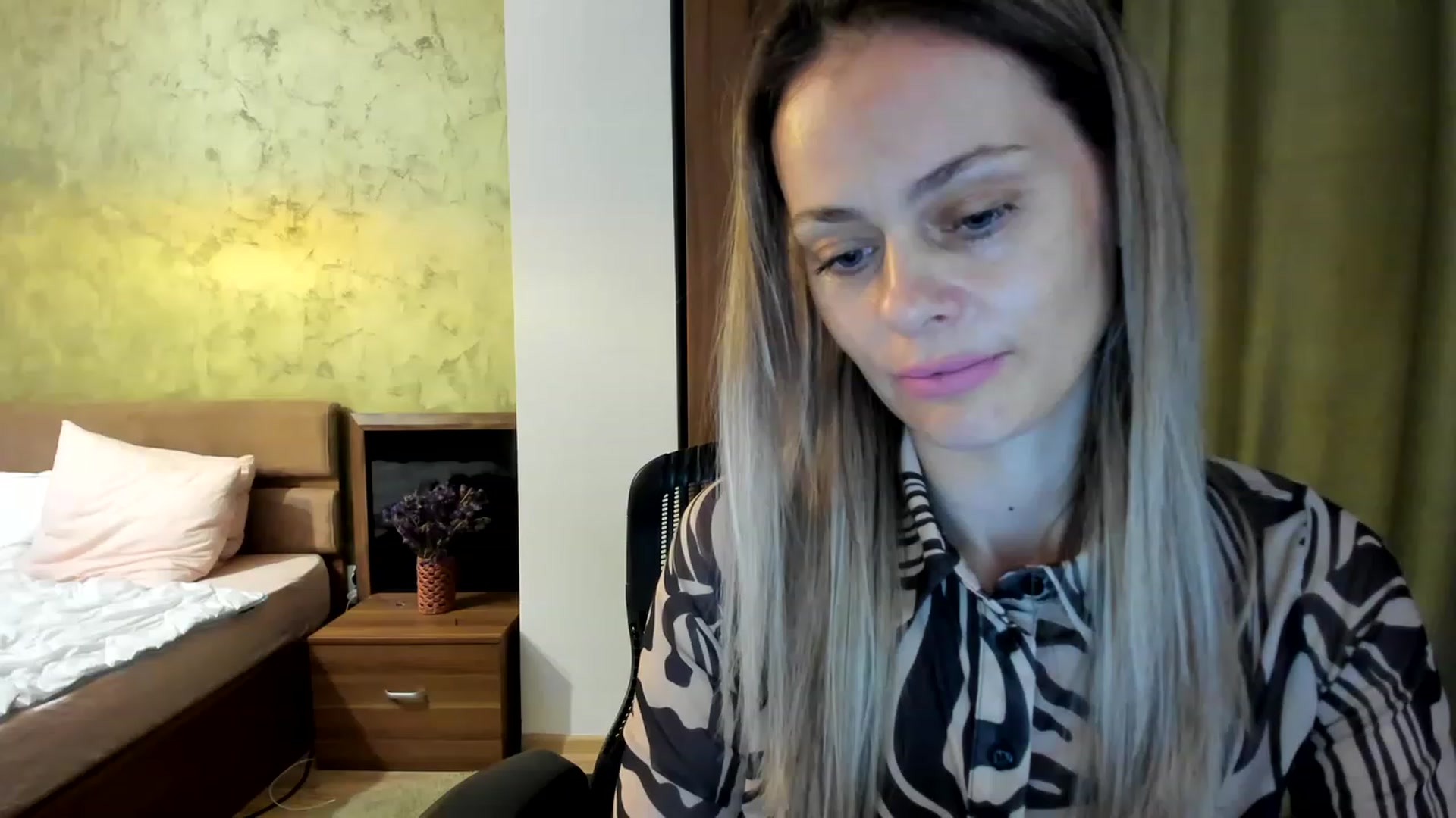 Gallery image thumbnail from DebraPaige's myfreecams stream on, 06/13/2023, 08:37 image 3 of 20