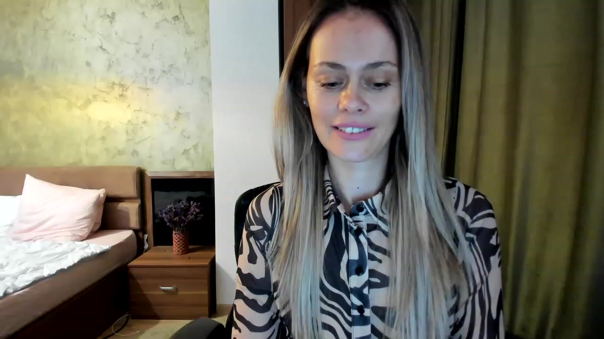 Gallery image thumbnail from DebraPaige's myfreecams stream on, 06/13/2023, 08:37 image 4 of 20