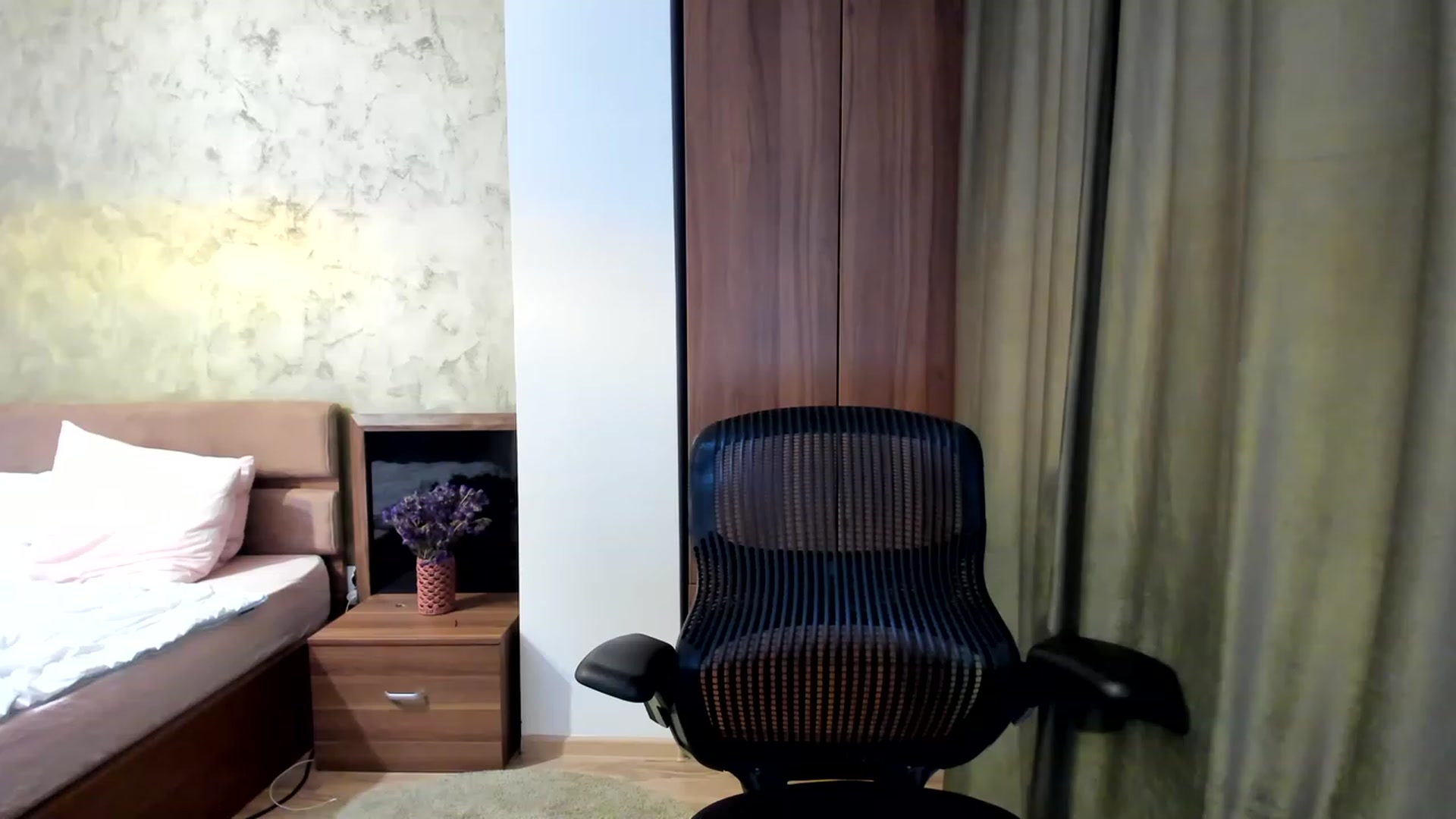 Gallery image thumbnail from DebraPaige's myfreecams stream on, 06/13/2023, 08:37 image 8 of 20