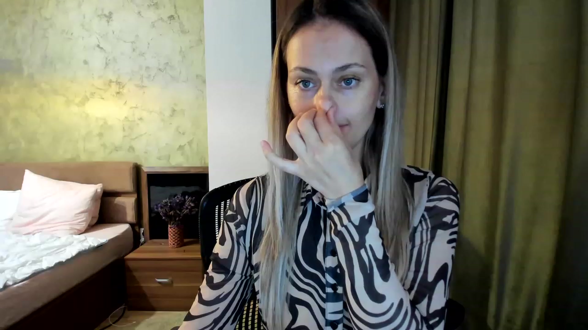 Gallery image thumbnail from DebraPaige's myfreecams stream on, 06/13/2023, 08:37 image 6 of 20